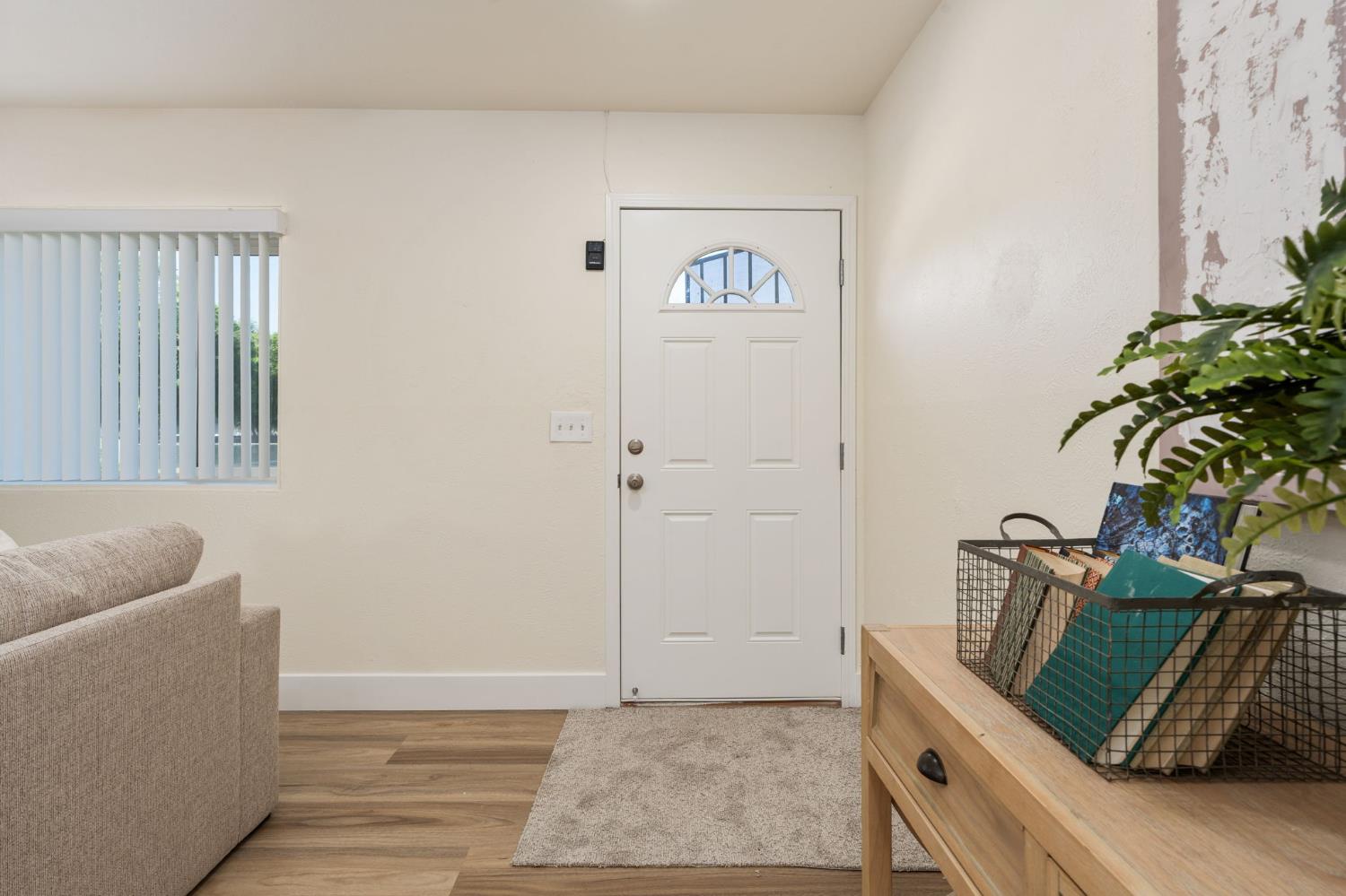 6662 N Effie St, Fresno, CA 93710