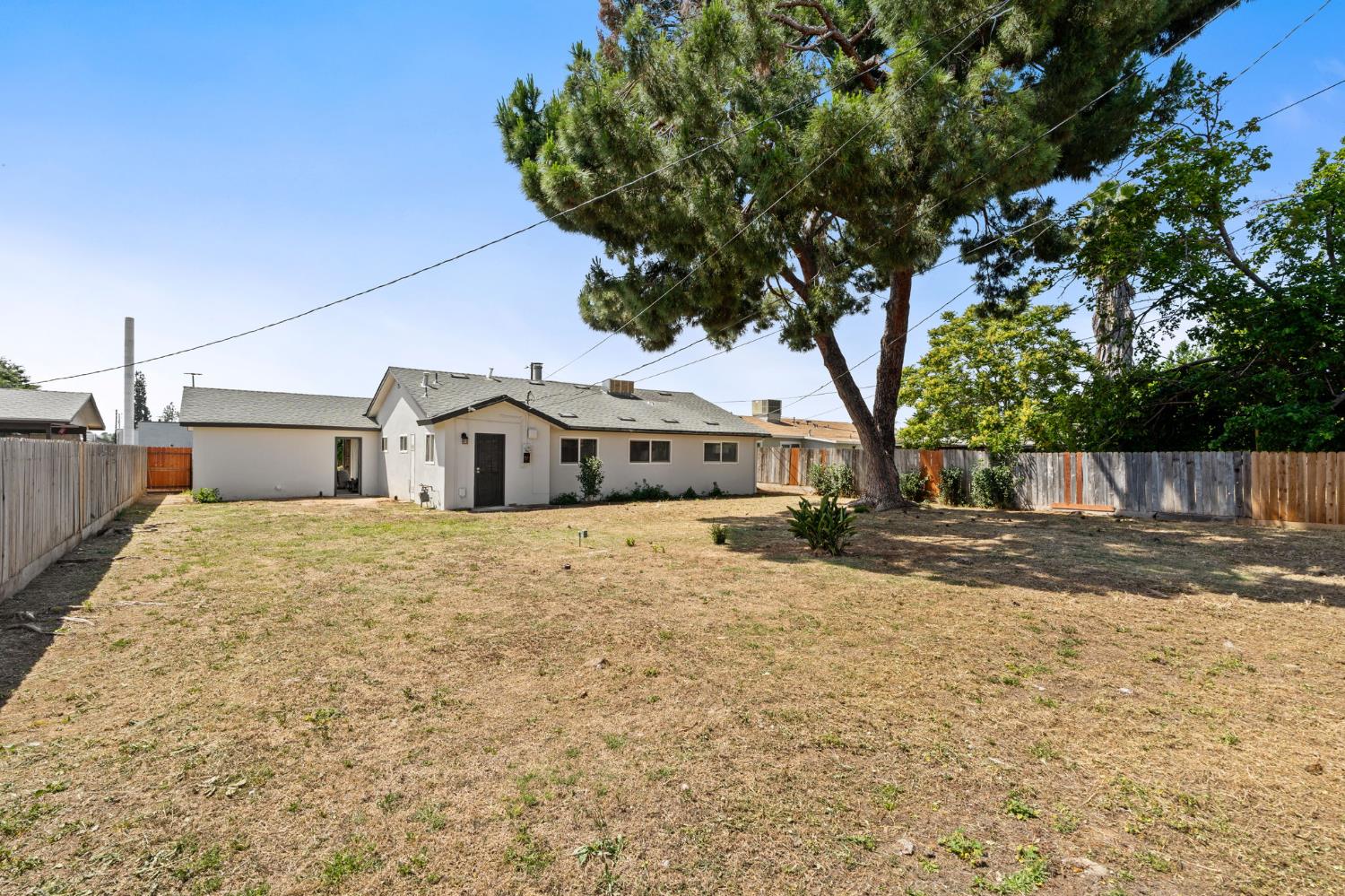 6662 N Effie St, Fresno, CA 93710