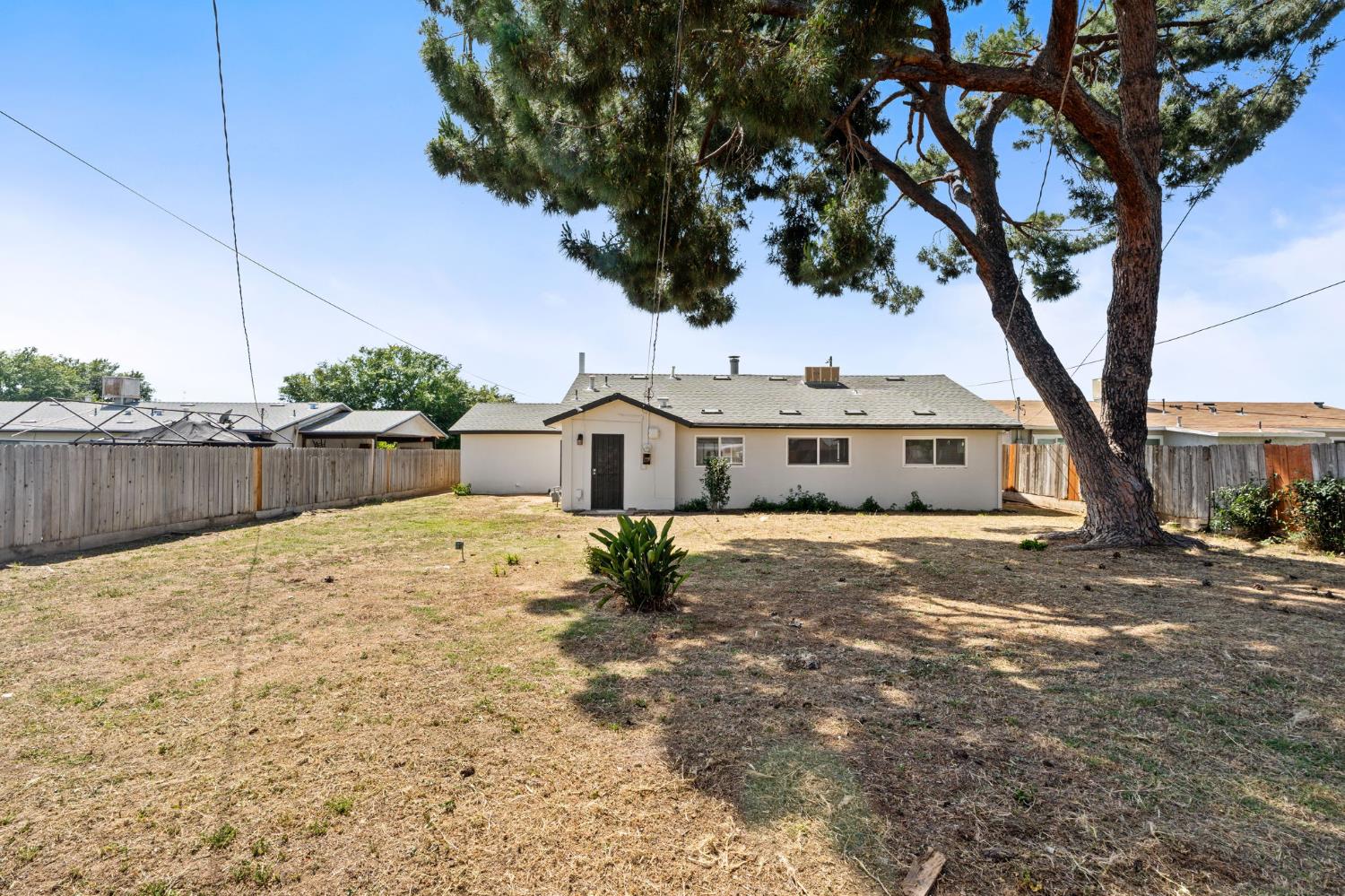 6662 N Effie St, Fresno, CA 93710