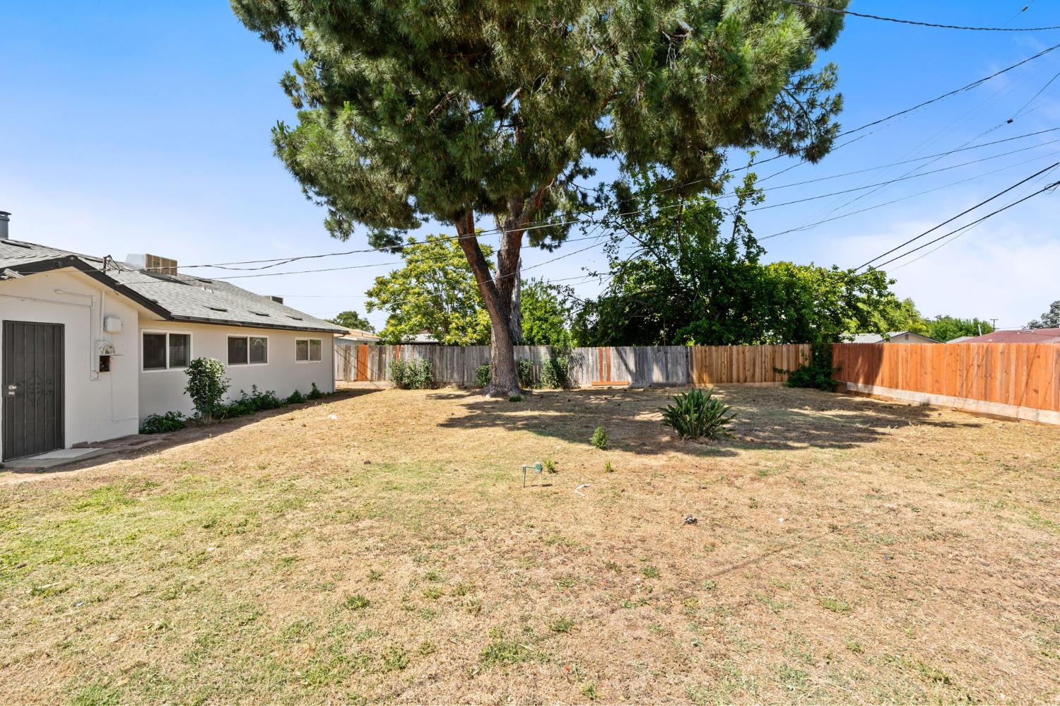 6662 N Effie St, Fresno, CA 93710