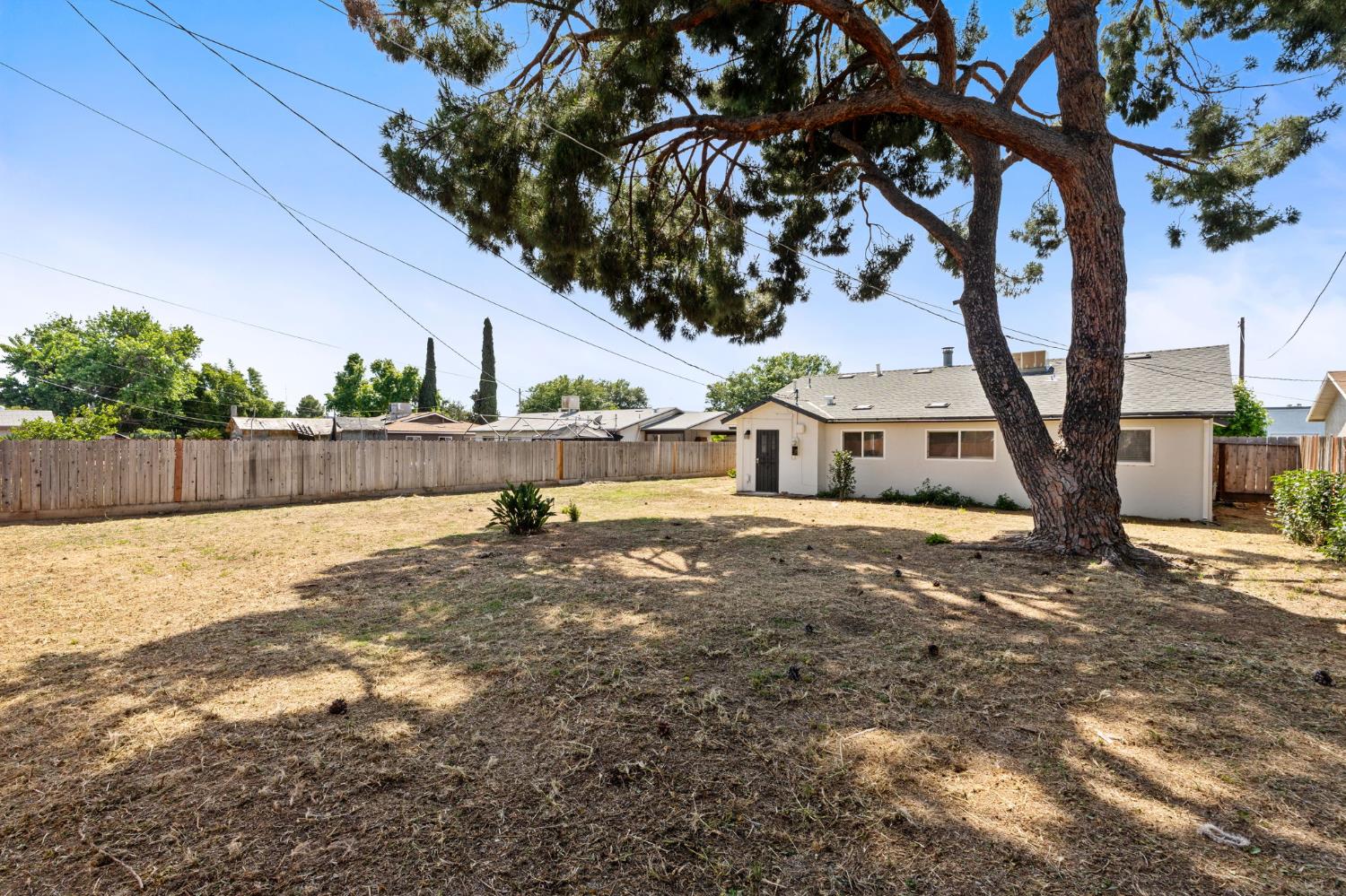 6662 N Effie St, Fresno, CA 93710