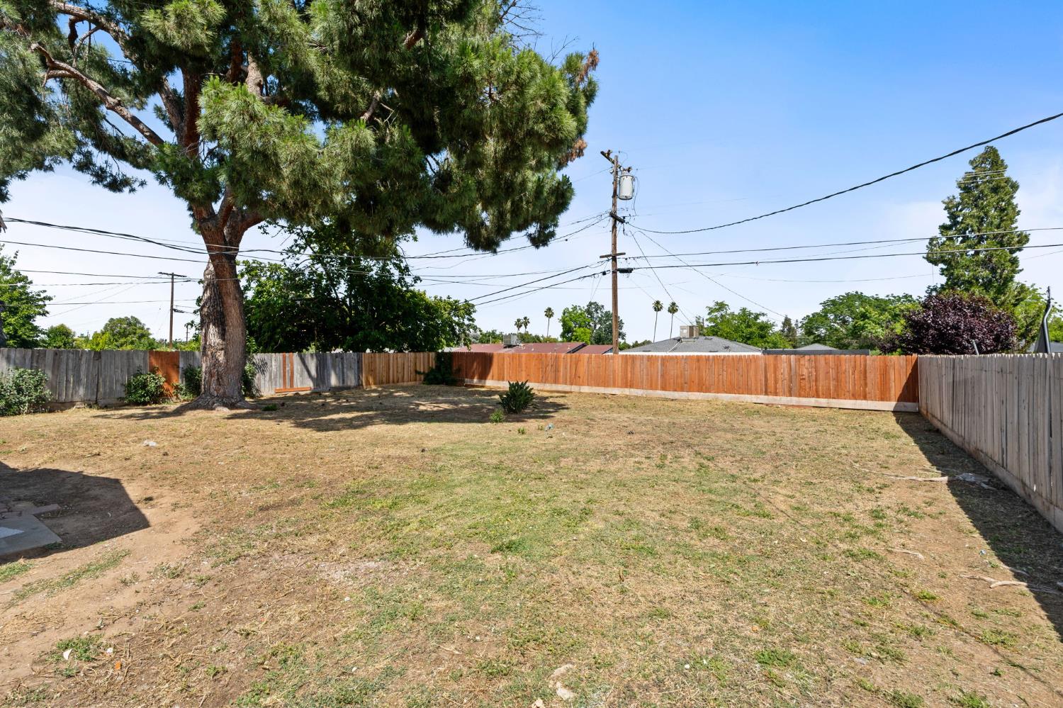 6662 N Effie St, Fresno, CA 93710