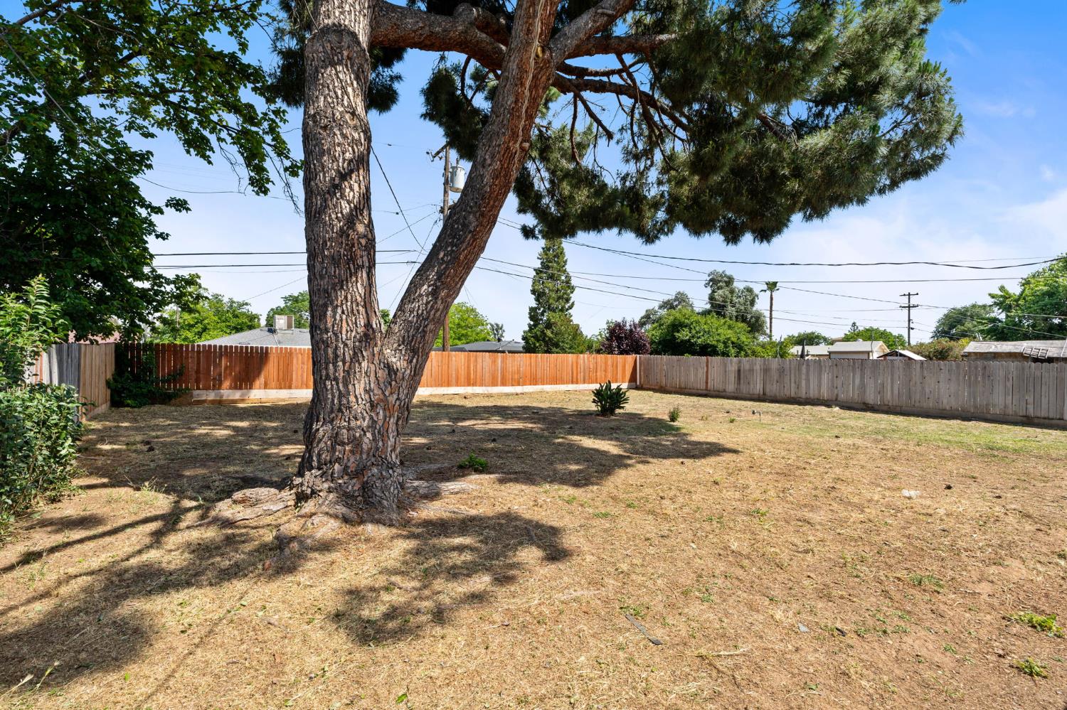 6662 N Effie St, Fresno, CA 93710