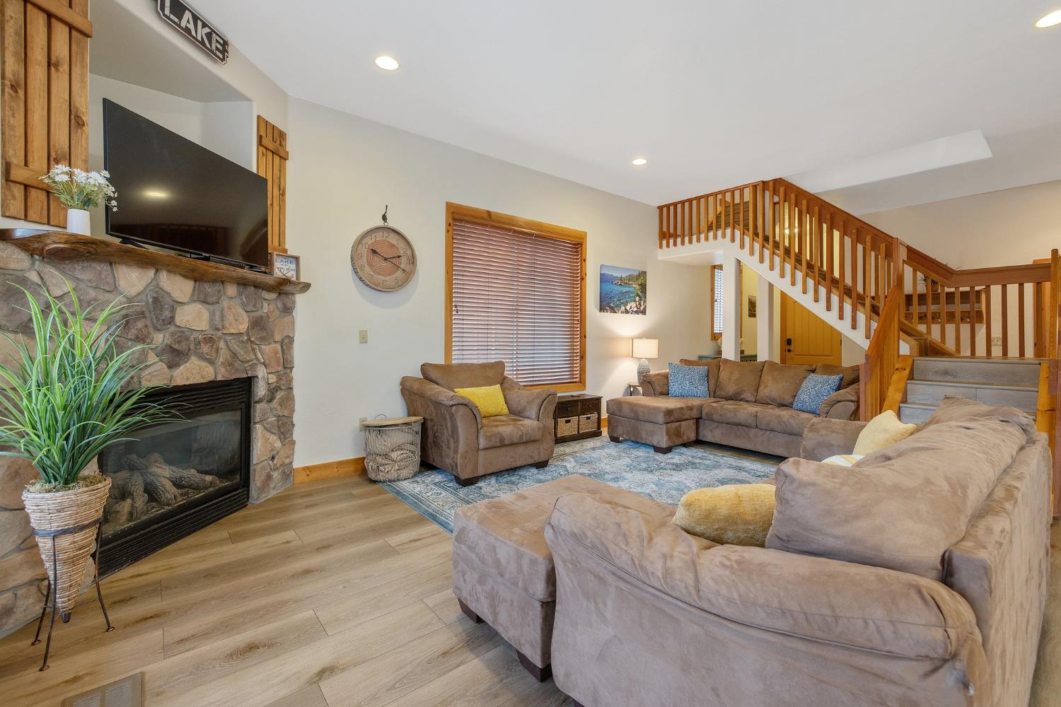 40838 Village Pass Ln, Shaver Lake, CA 93664