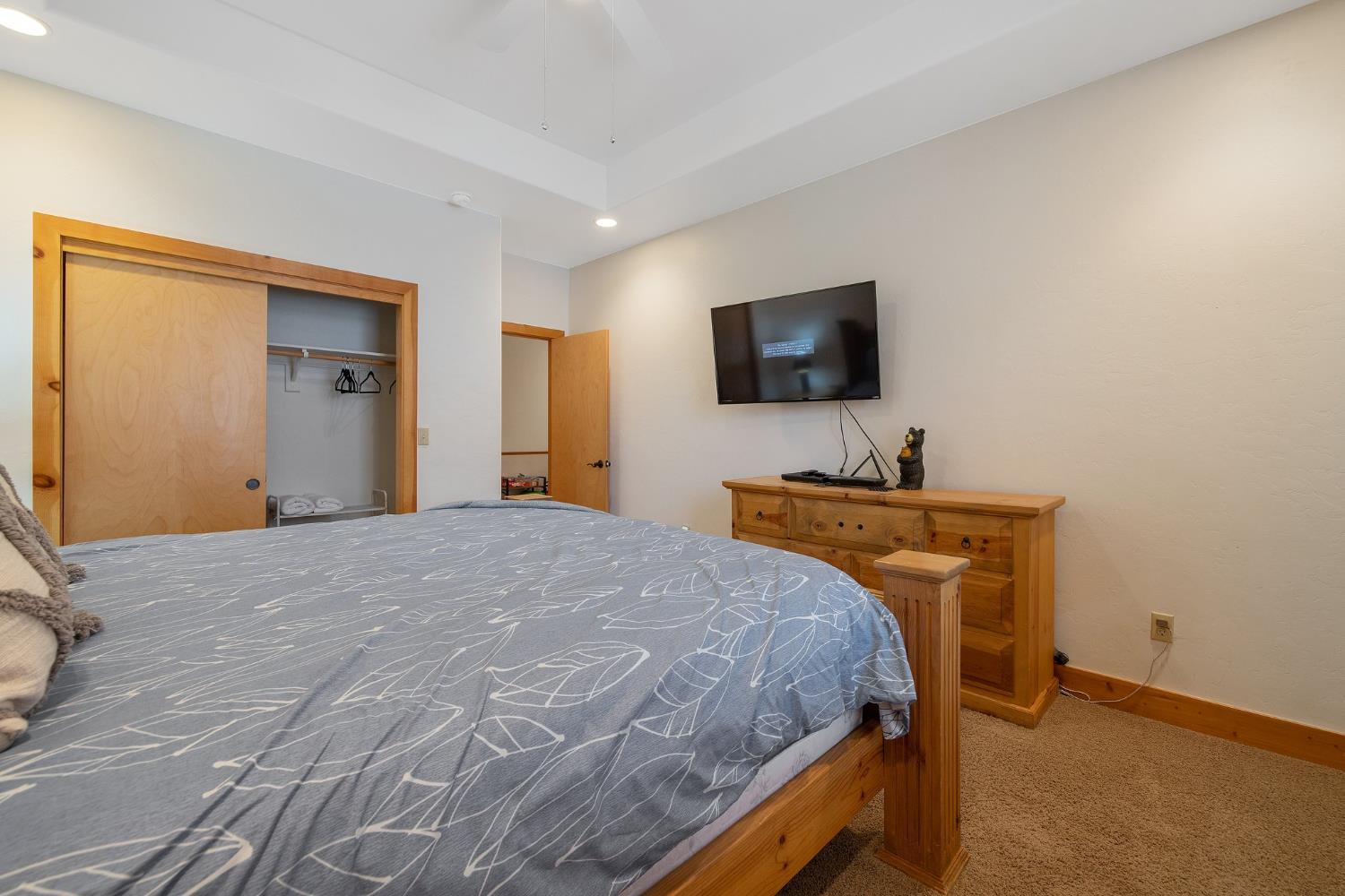 40838 Village Pass Ln, Shaver Lake, CA 93664