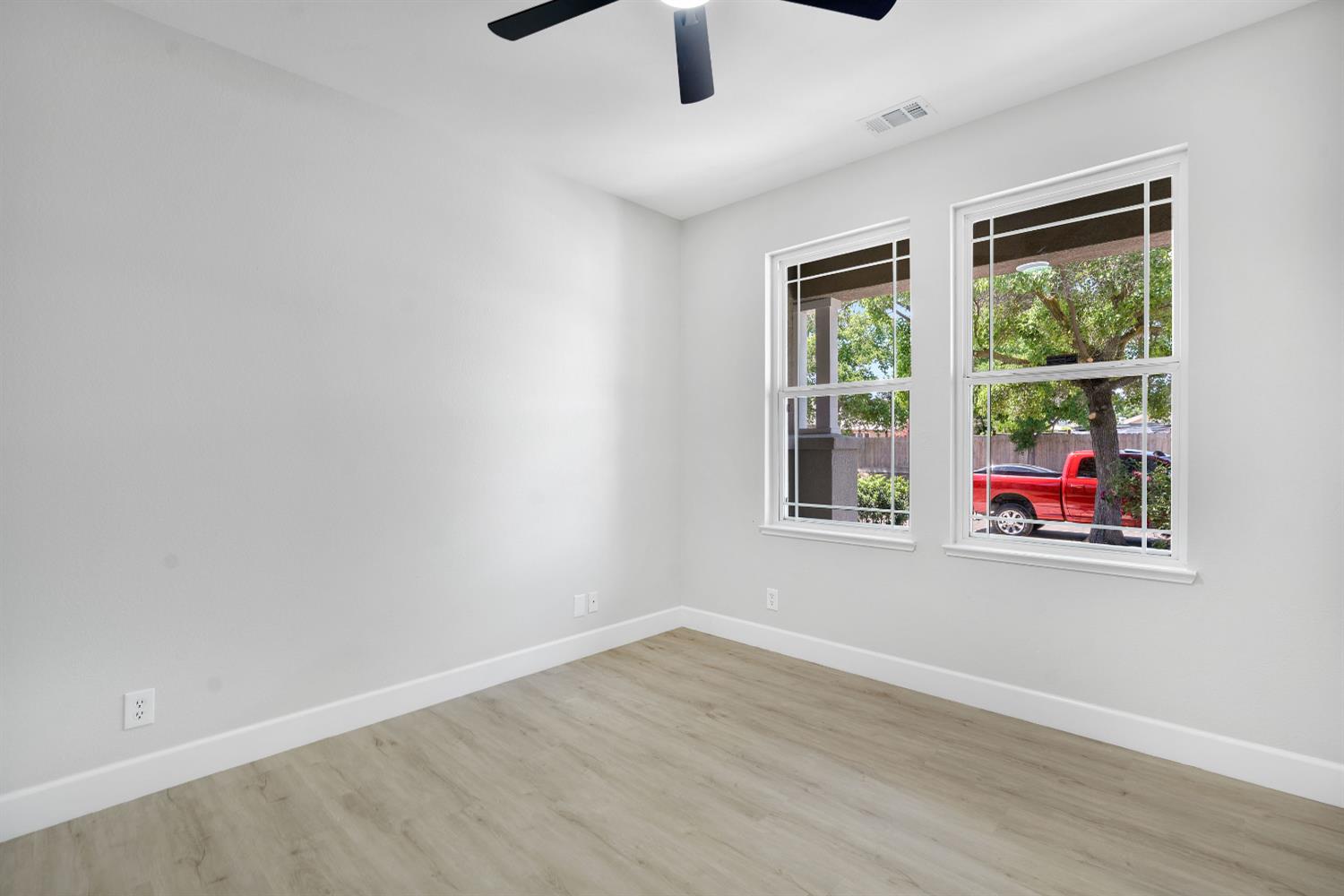 2090 N Delbert Ave, Fresno, CA 93722