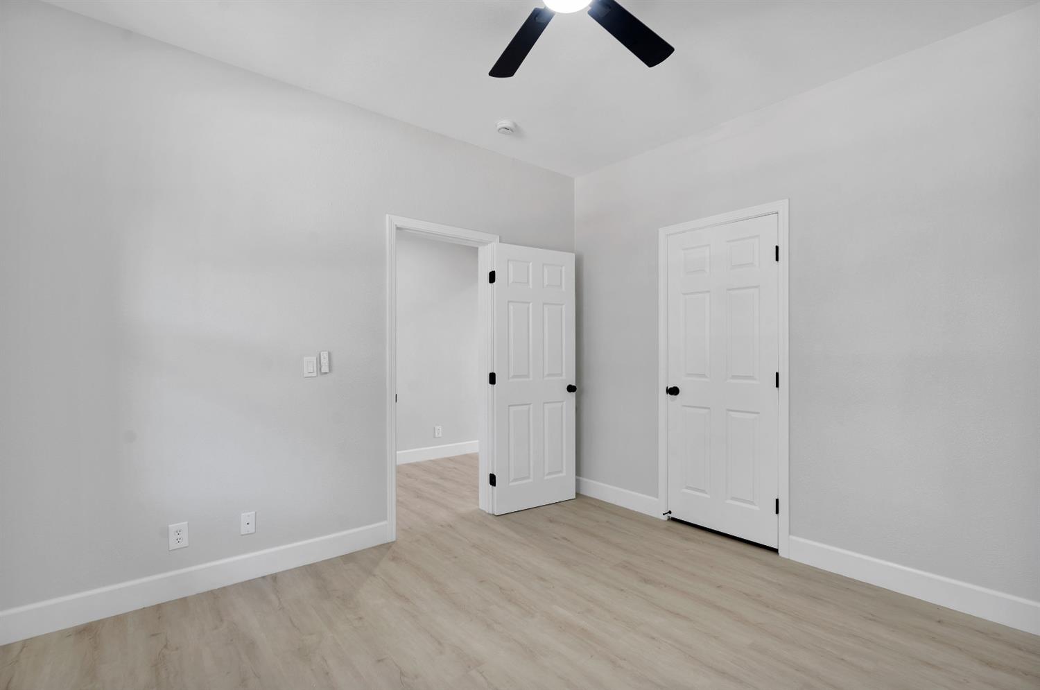 2090 N Delbert Ave, Fresno, CA 93722