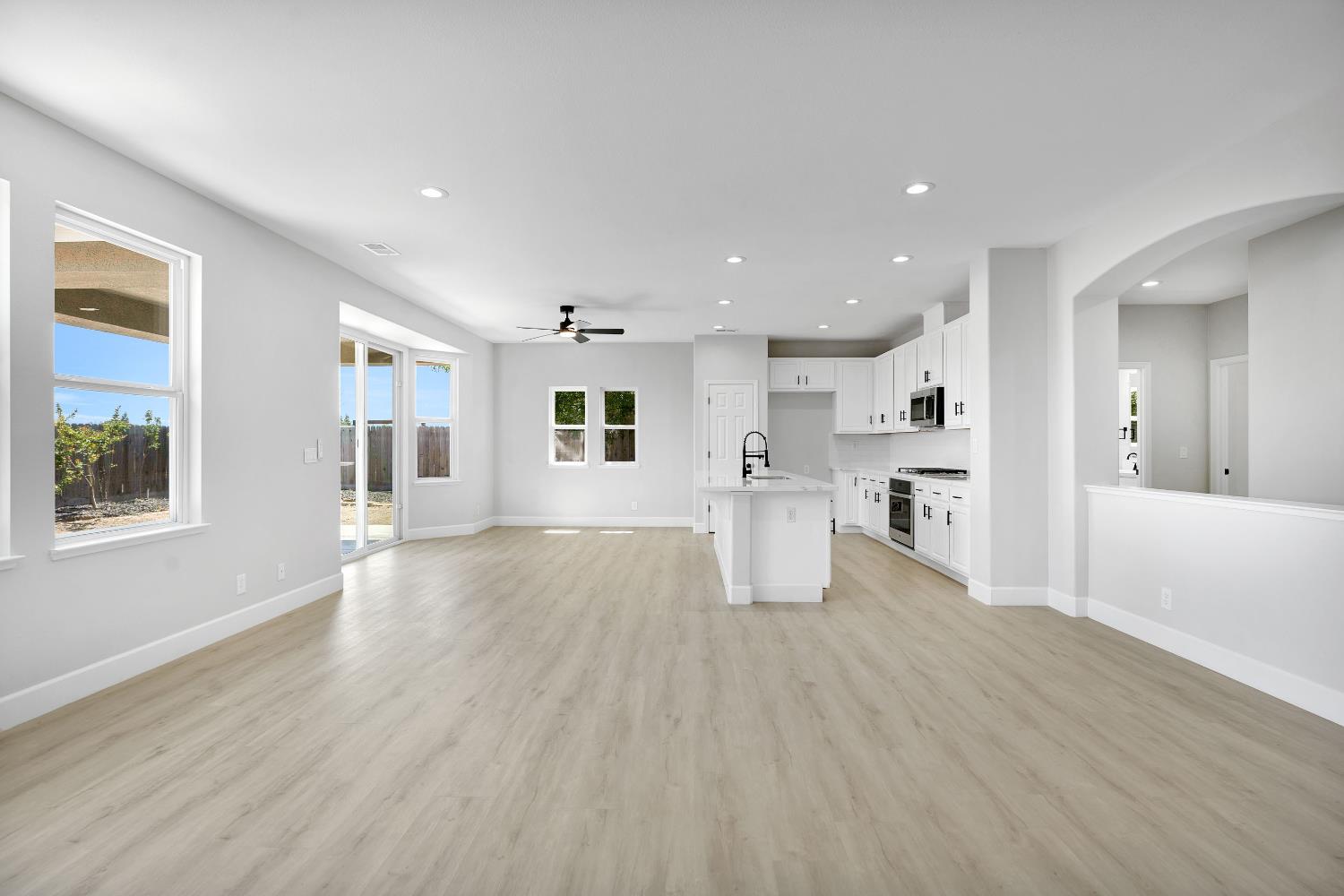 2090 N Delbert Ave, Fresno, CA 93722
