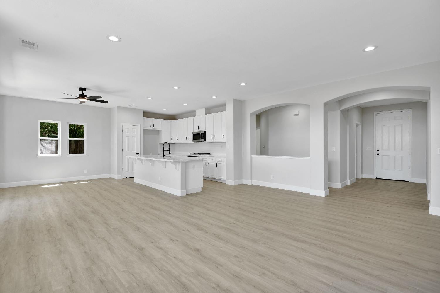2090 N Delbert Ave, Fresno, CA 93722