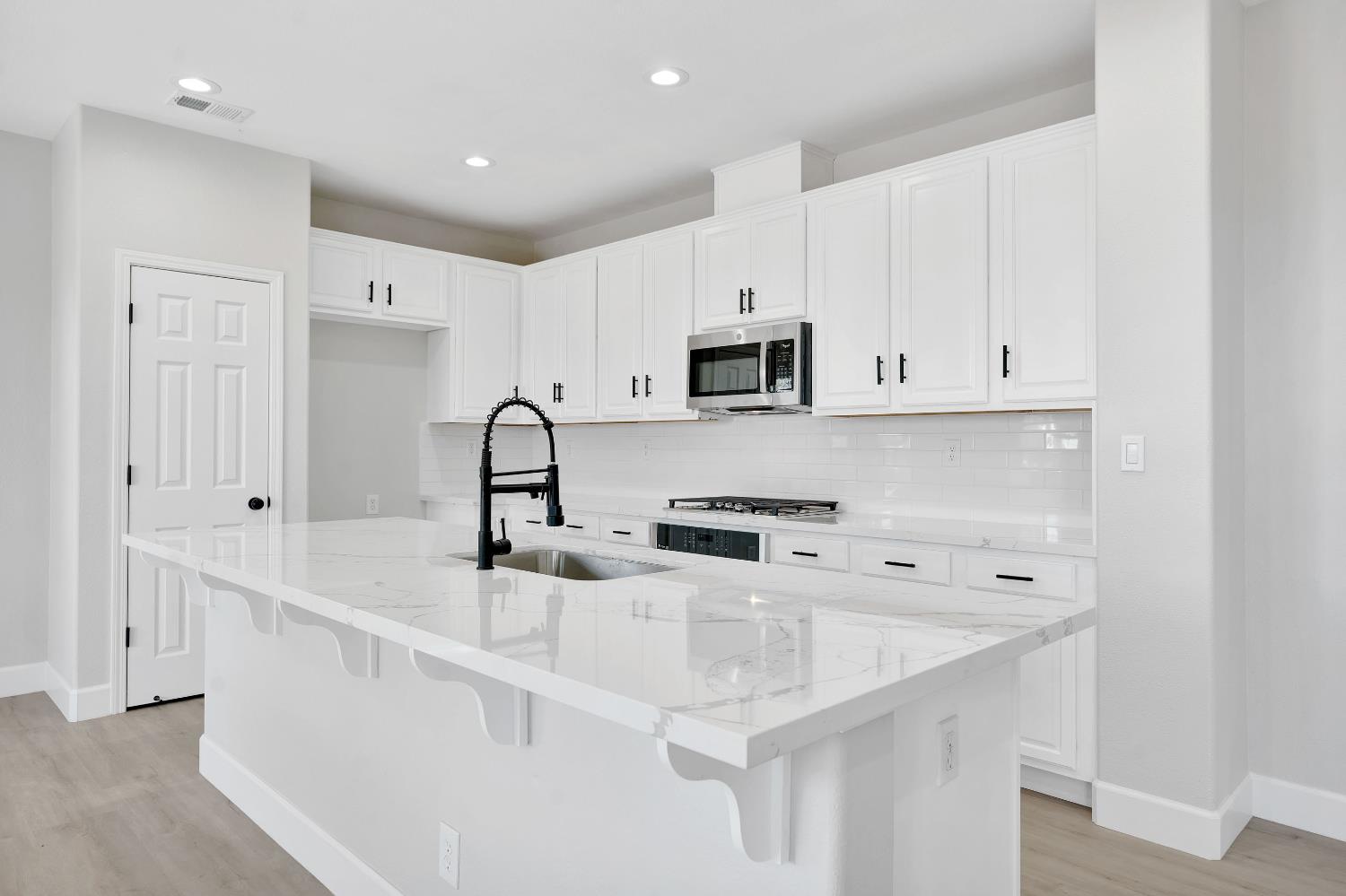 2090 N Delbert Ave, Fresno, CA 93722