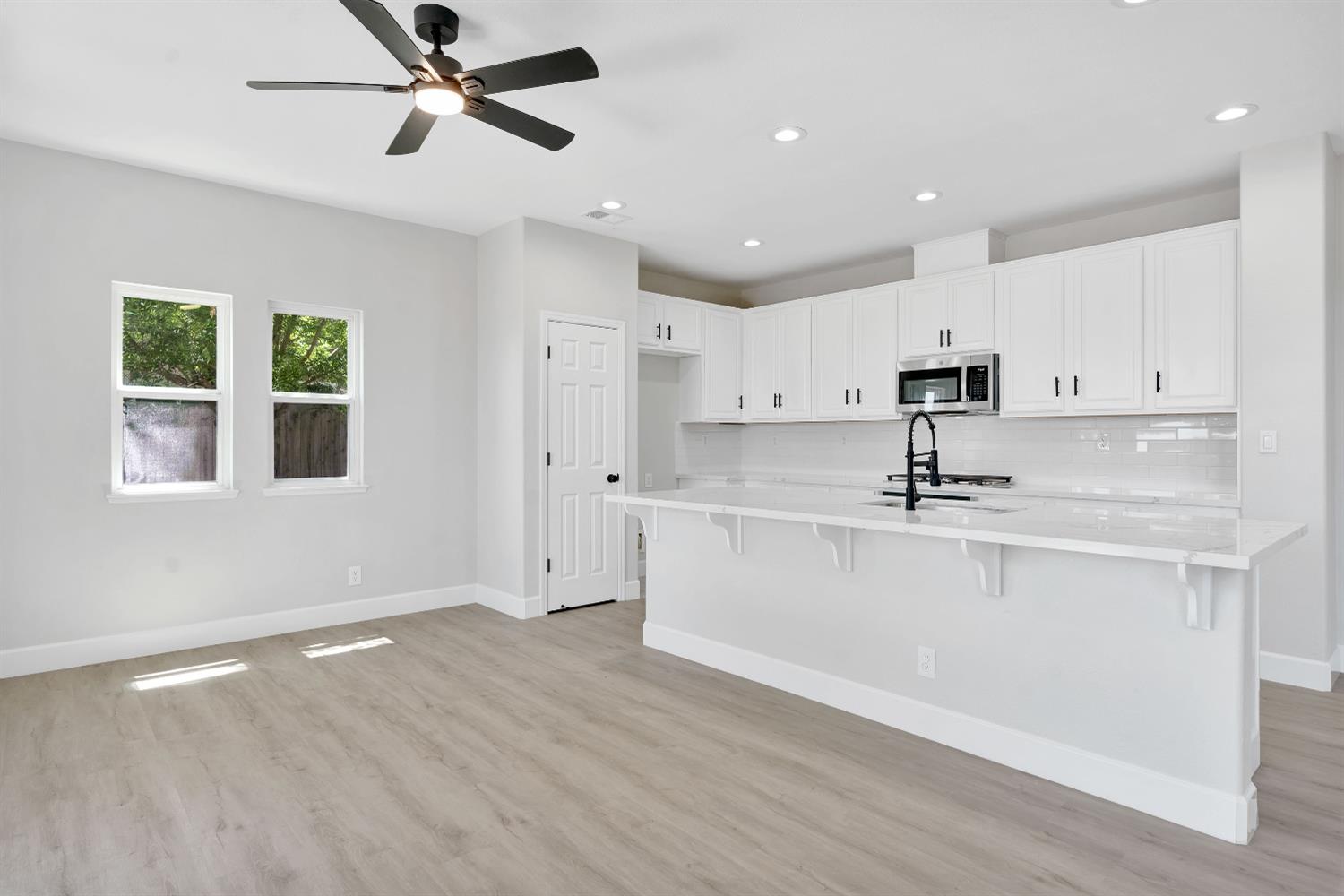 2090 N Delbert Ave, Fresno, CA 93722