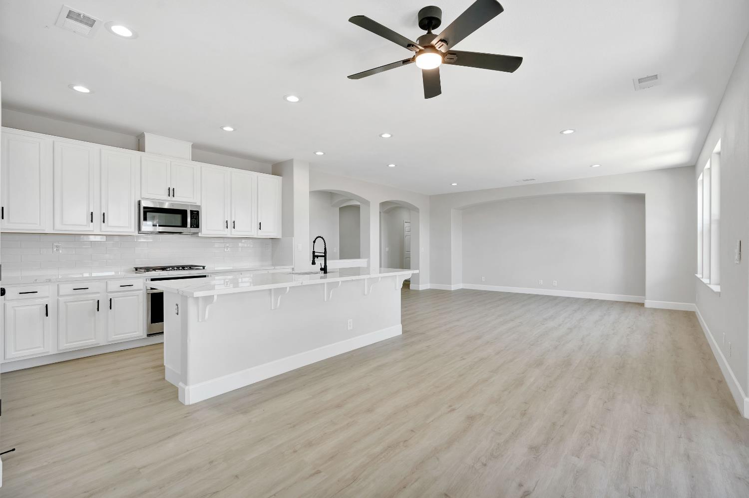 2090 N Delbert Ave, Fresno, CA 93722