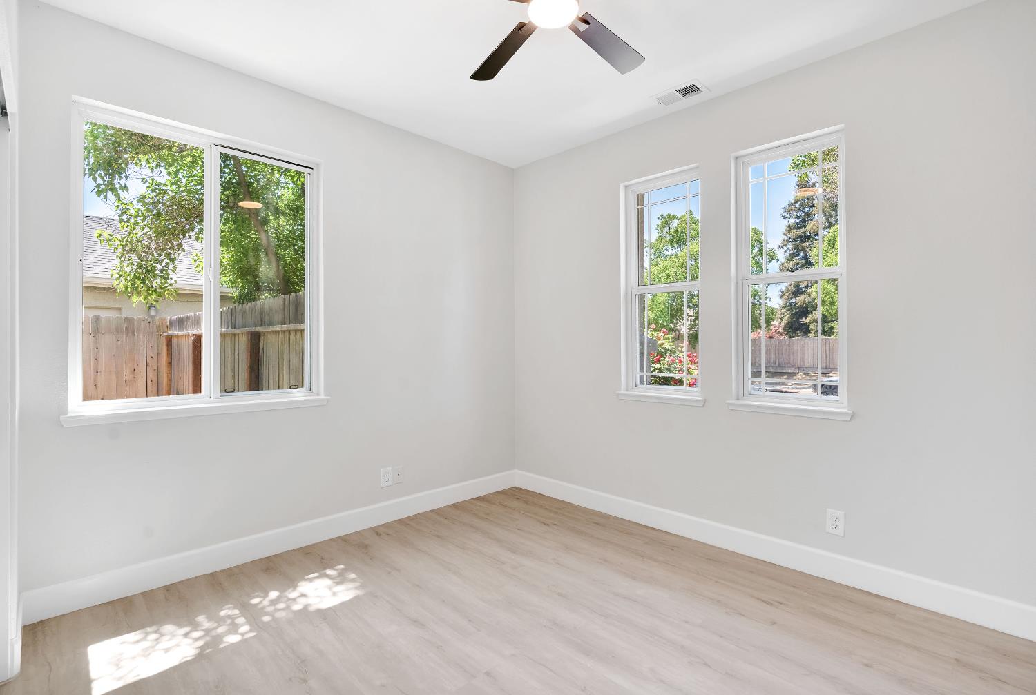 2090 N Delbert Ave, Fresno, CA 93722