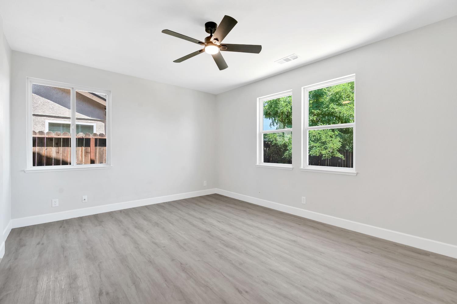 2090 N Delbert Ave, Fresno, CA 93722