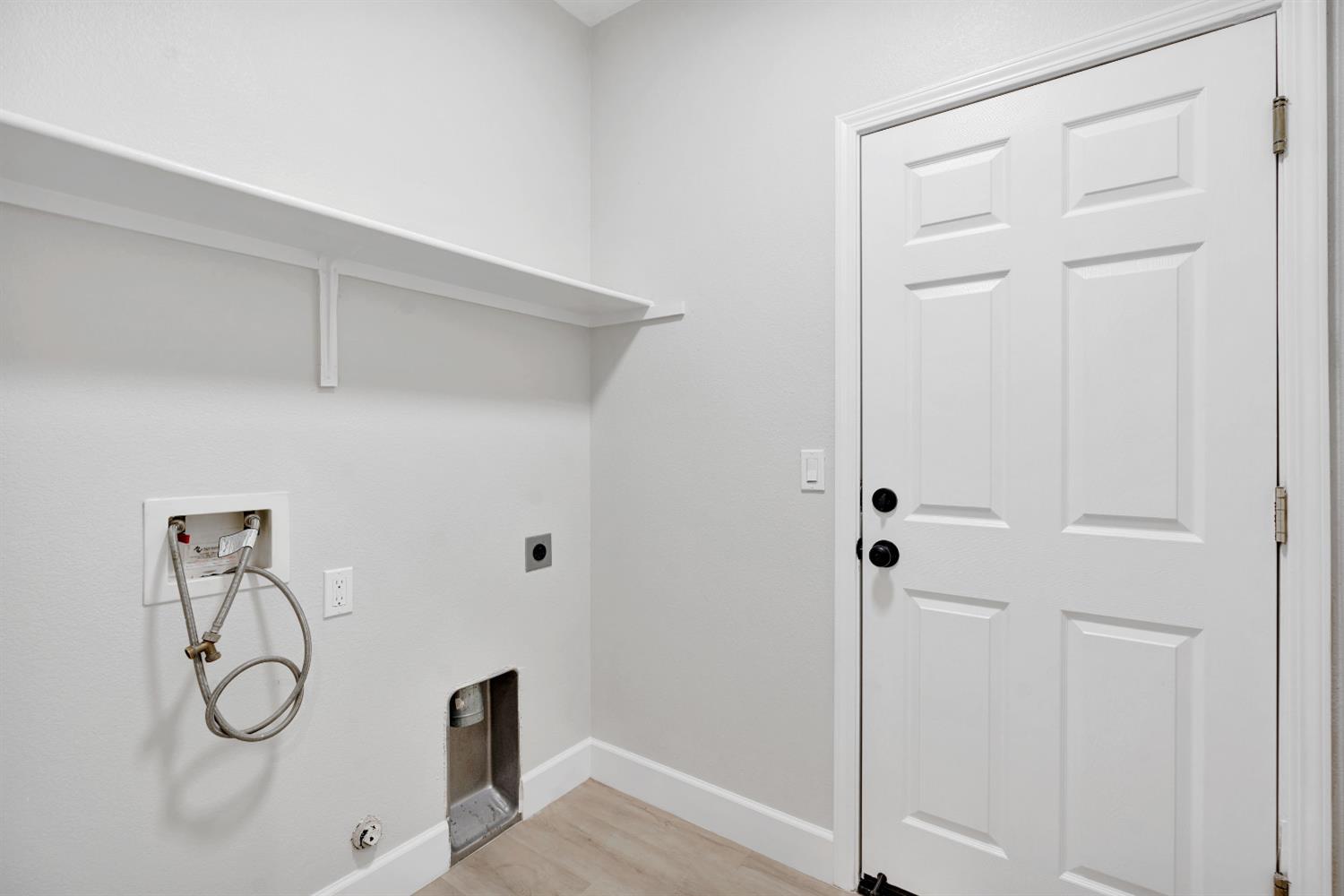 2090 N Delbert Ave, Fresno, CA 93722