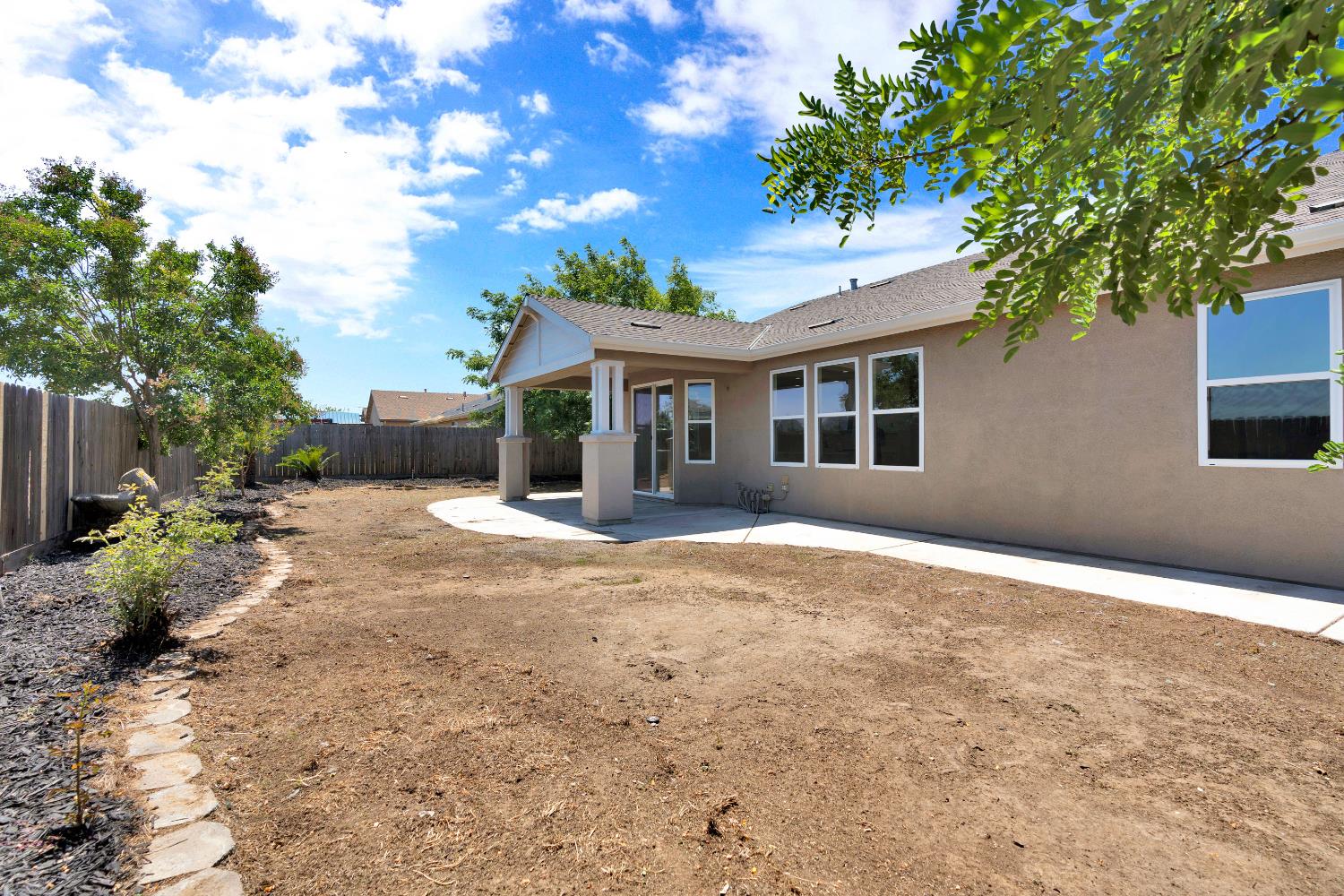2090 N Delbert Ave, Fresno, CA 93722