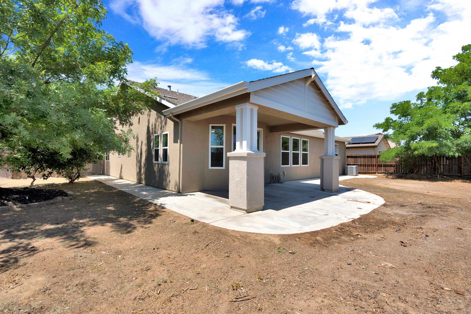 2090 N Delbert Ave, Fresno, CA 93722