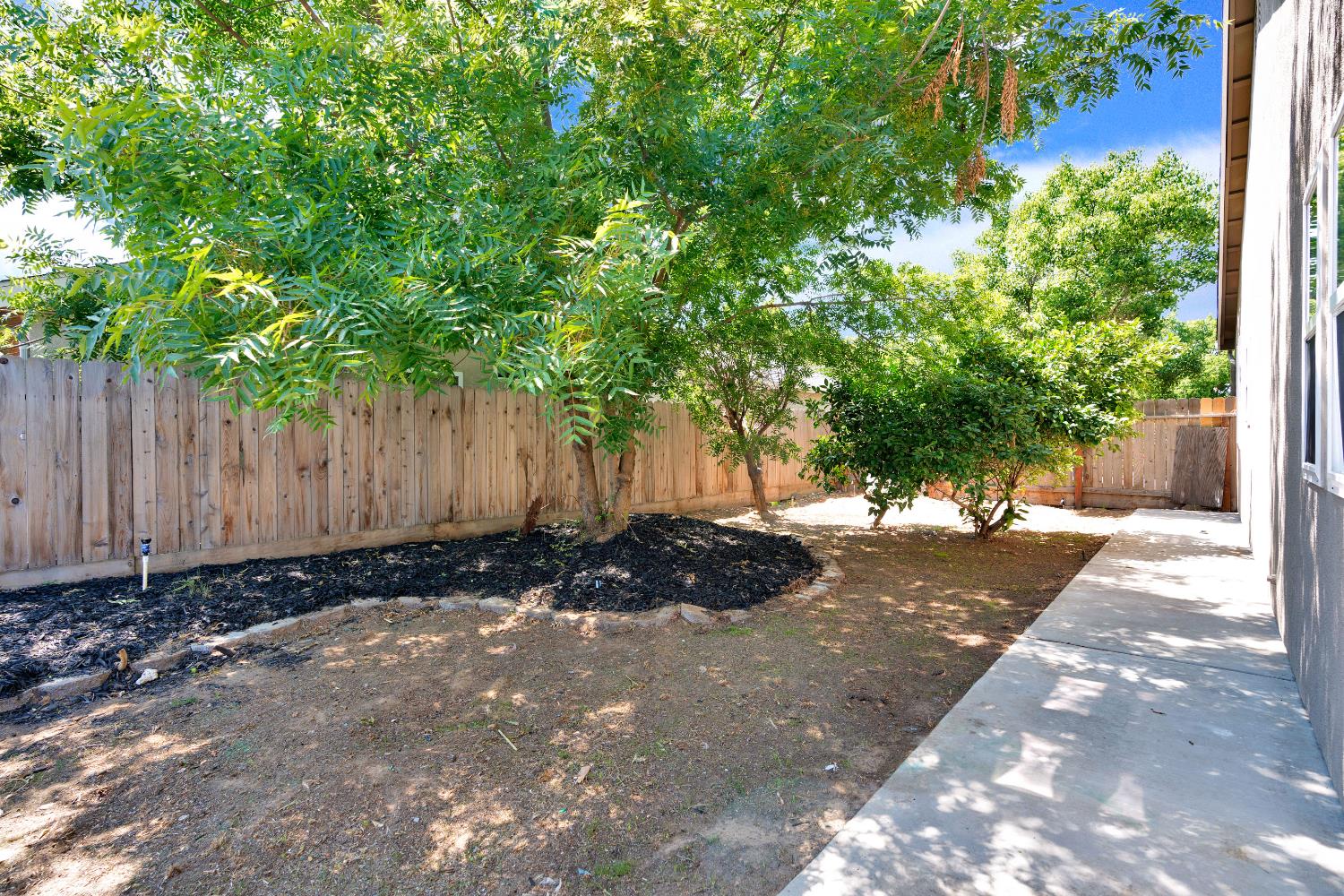 2090 N Delbert Ave, Fresno, CA 93722