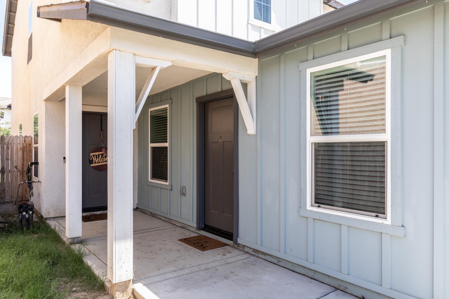 332 E Porter Ave, Visalia, CA 93291