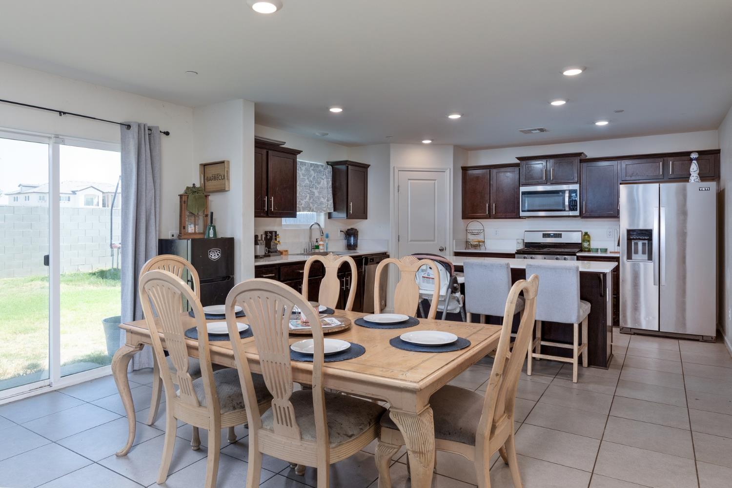 332 E Porter Ave, Visalia, CA 93291