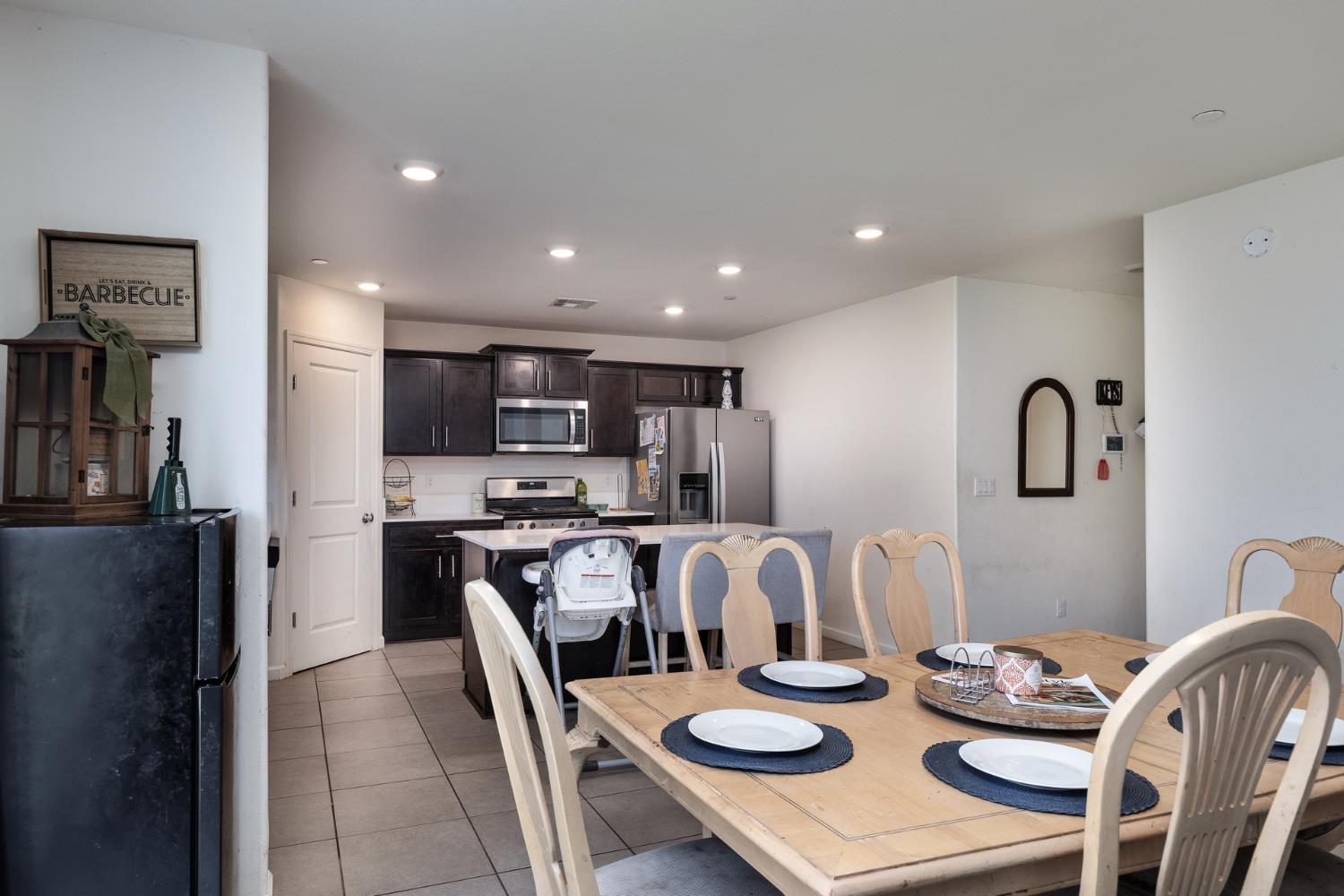 332 E Porter Ave, Visalia, CA 93291