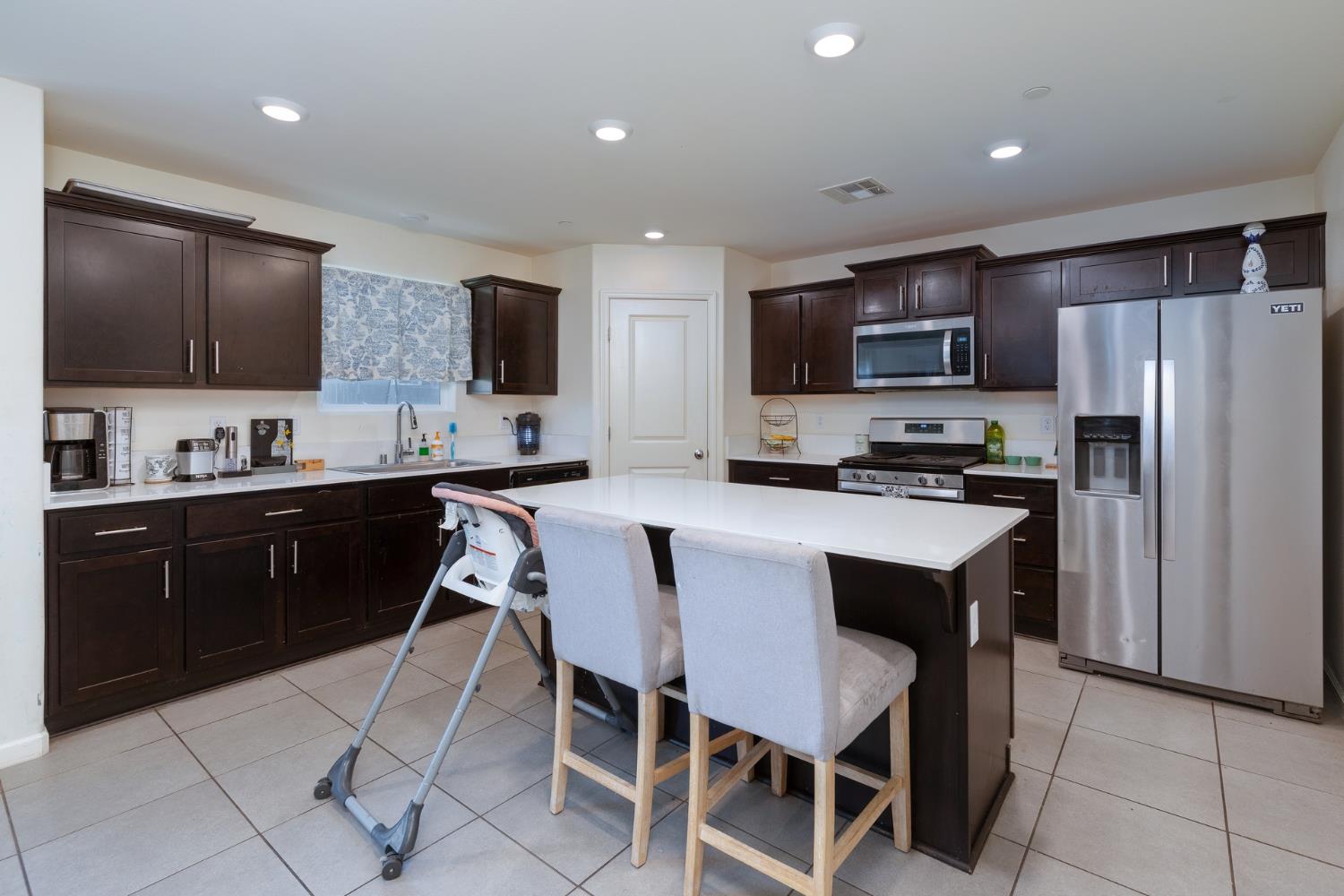 332 E Porter Ave, Visalia, CA 93291