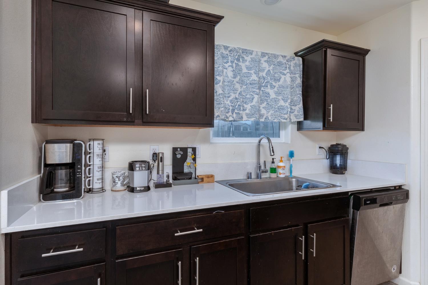 332 E Porter Ave, Visalia, CA 93291