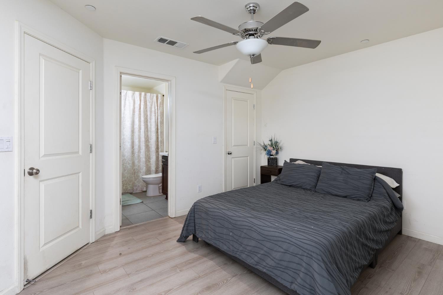 332 E Porter Ave, Visalia, CA 93291