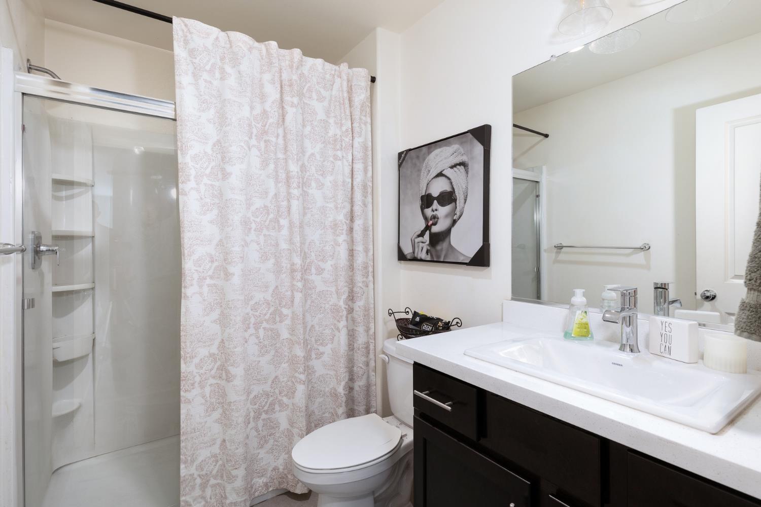 332 E Porter Ave, Visalia, CA 93291
