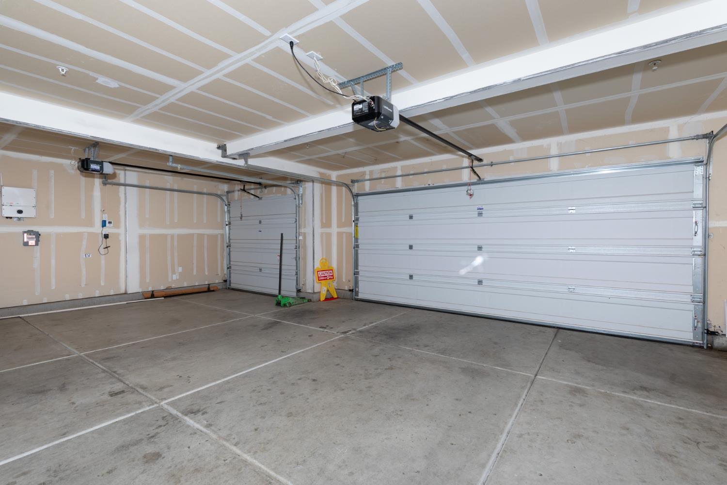332 E Porter Ave, Visalia, CA 93291