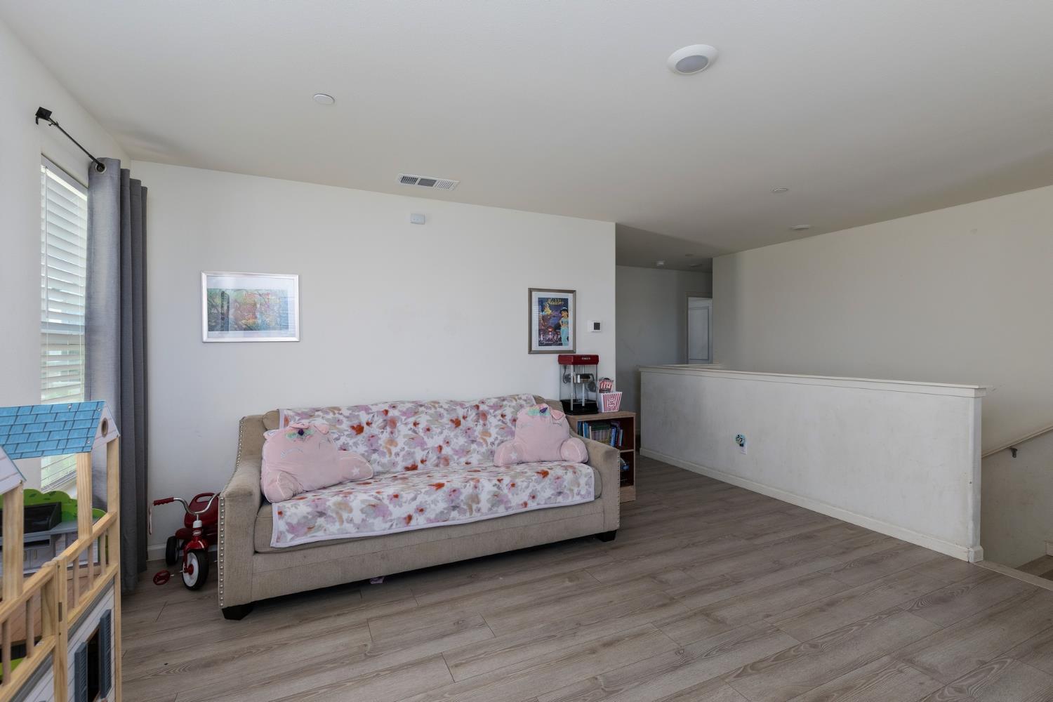 332 E Porter Ave, Visalia, CA 93291