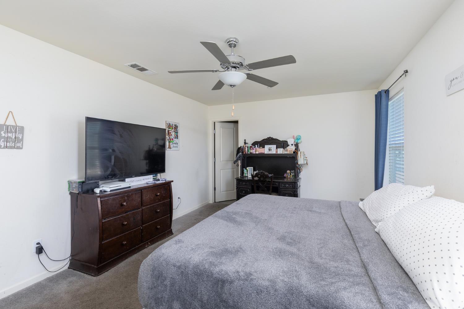 332 E Porter Ave, Visalia, CA 93291