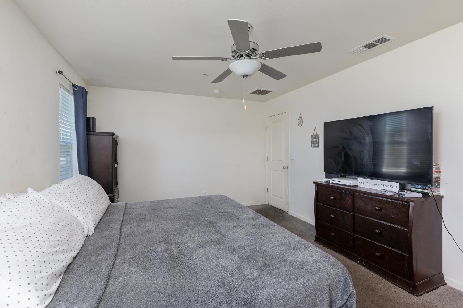 332 E Porter Ave, Visalia, CA 93291