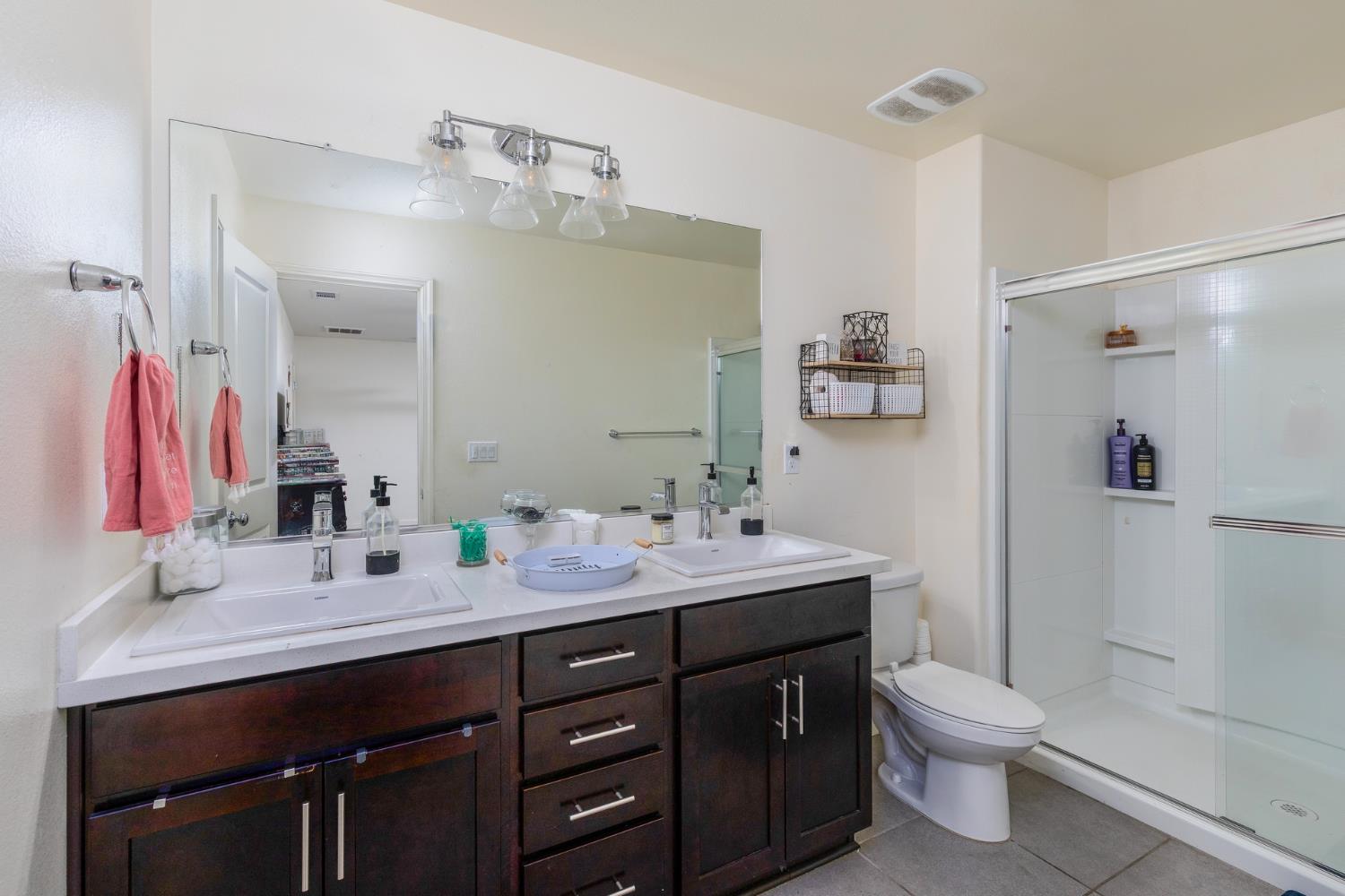 332 E Porter Ave, Visalia, CA 93291