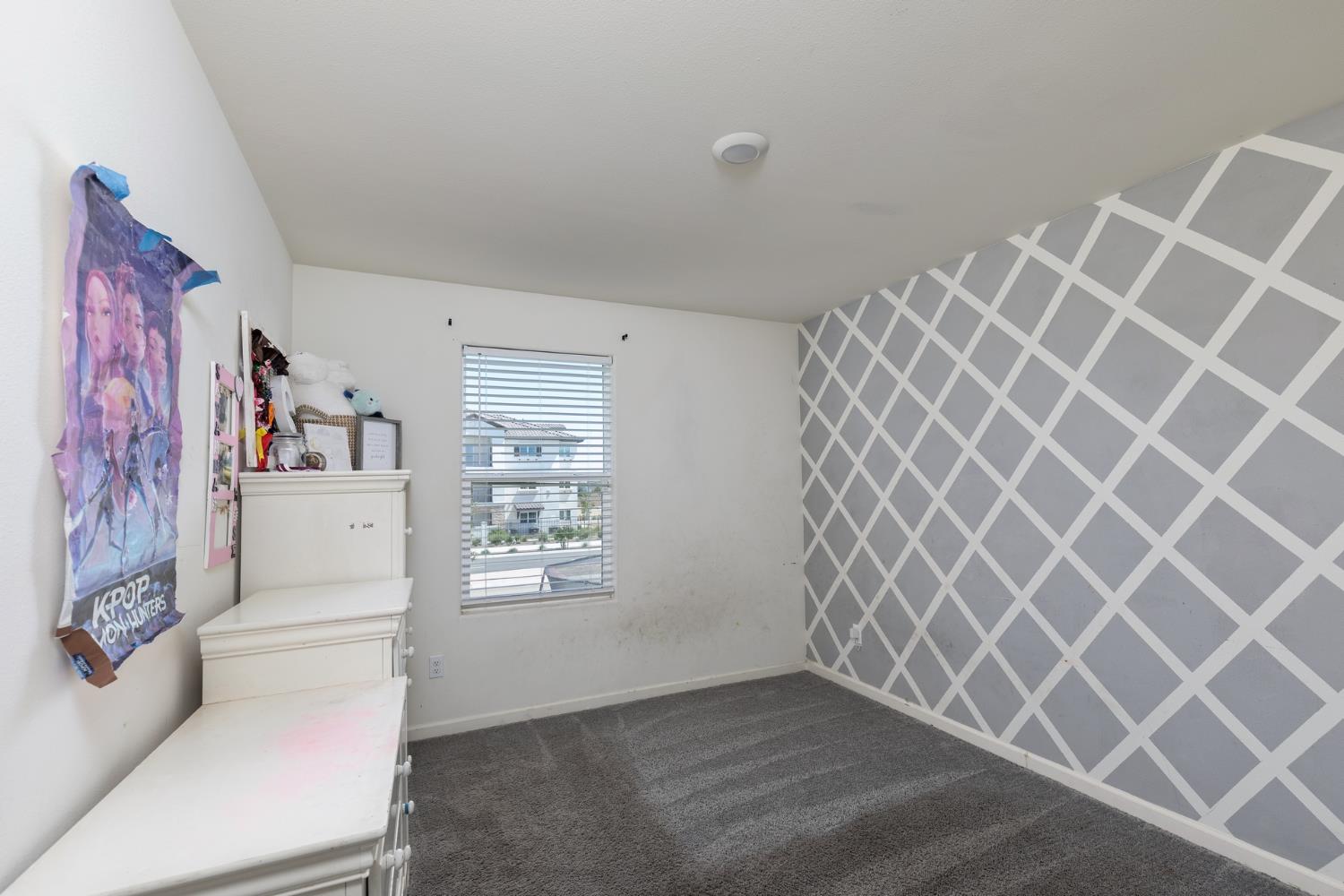 332 E Porter Ave, Visalia, CA 93291