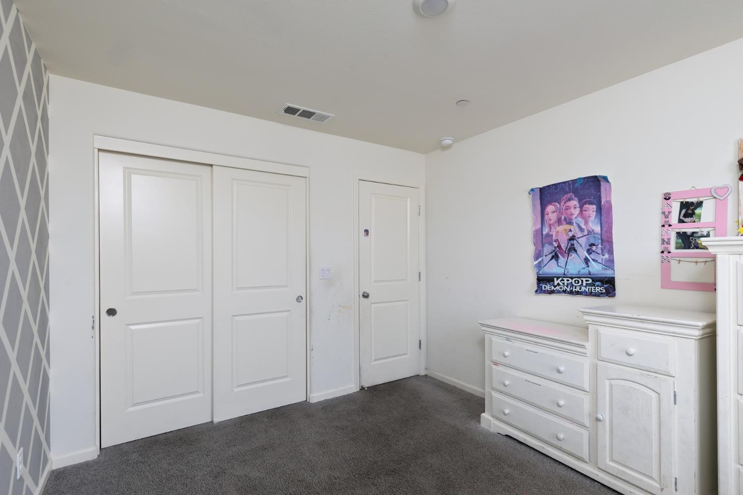 332 E Porter Ave, Visalia, CA 93291