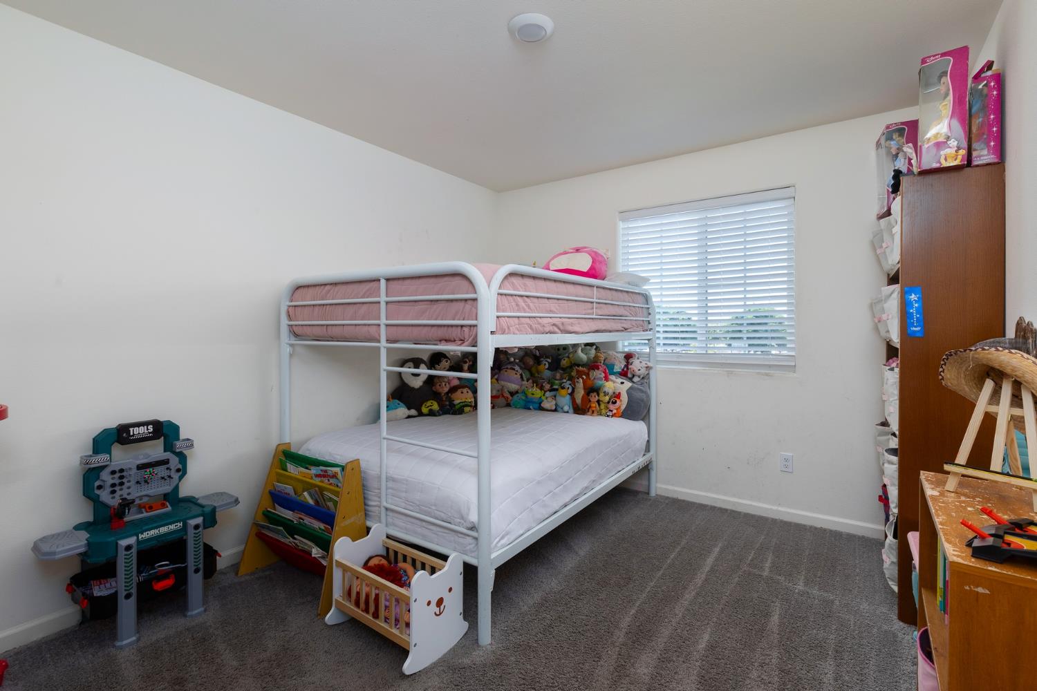 332 E Porter Ave, Visalia, CA 93291