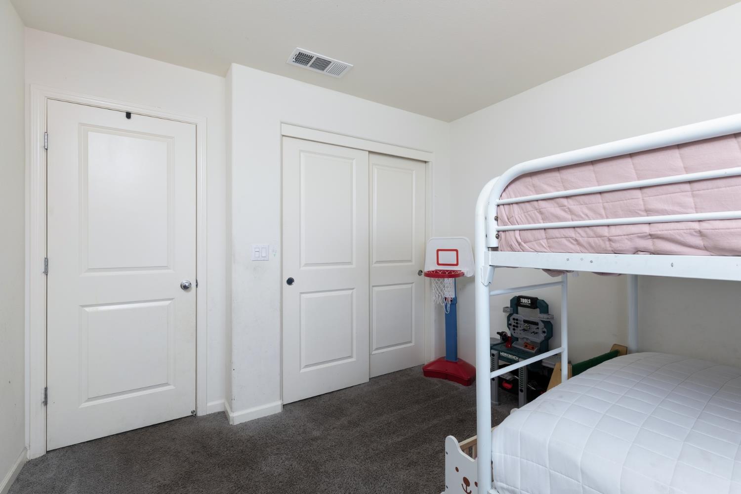 332 E Porter Ave, Visalia, CA 93291