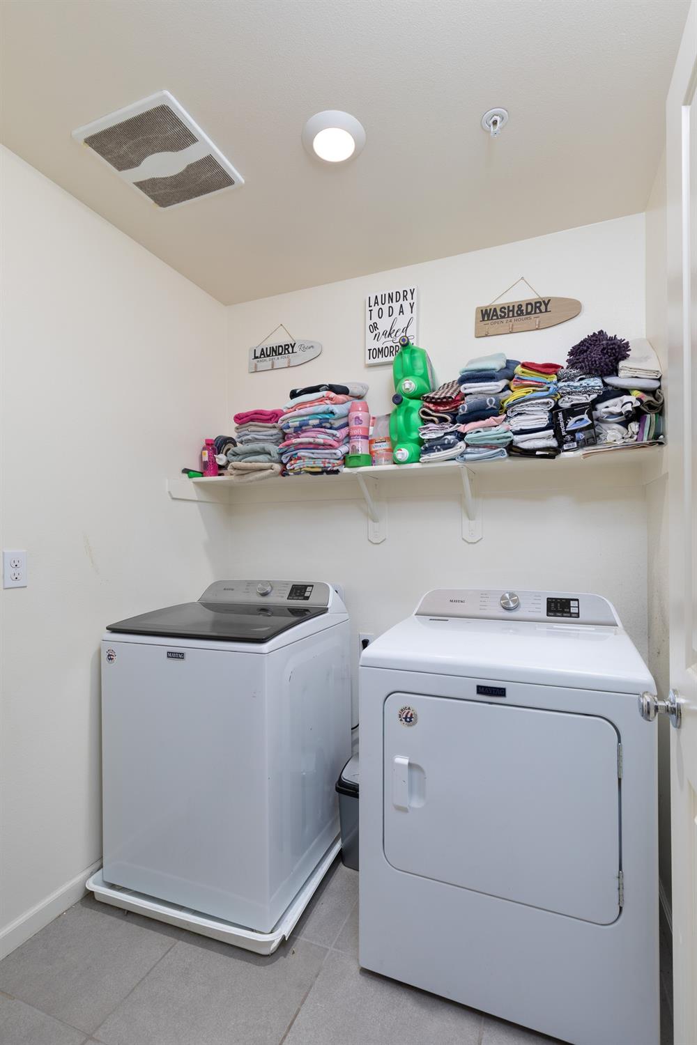 332 E Porter Ave, Visalia, CA 93291