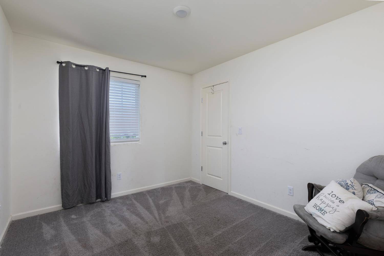 332 E Porter Ave, Visalia, CA 93291
