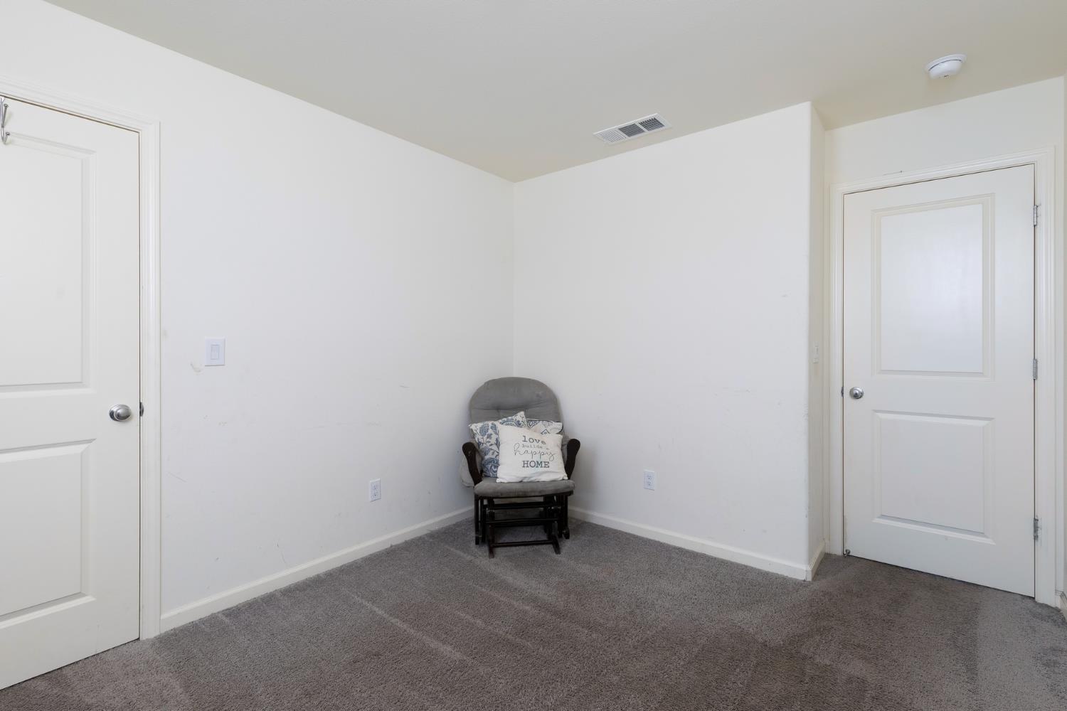 332 E Porter Ave, Visalia, CA 93291