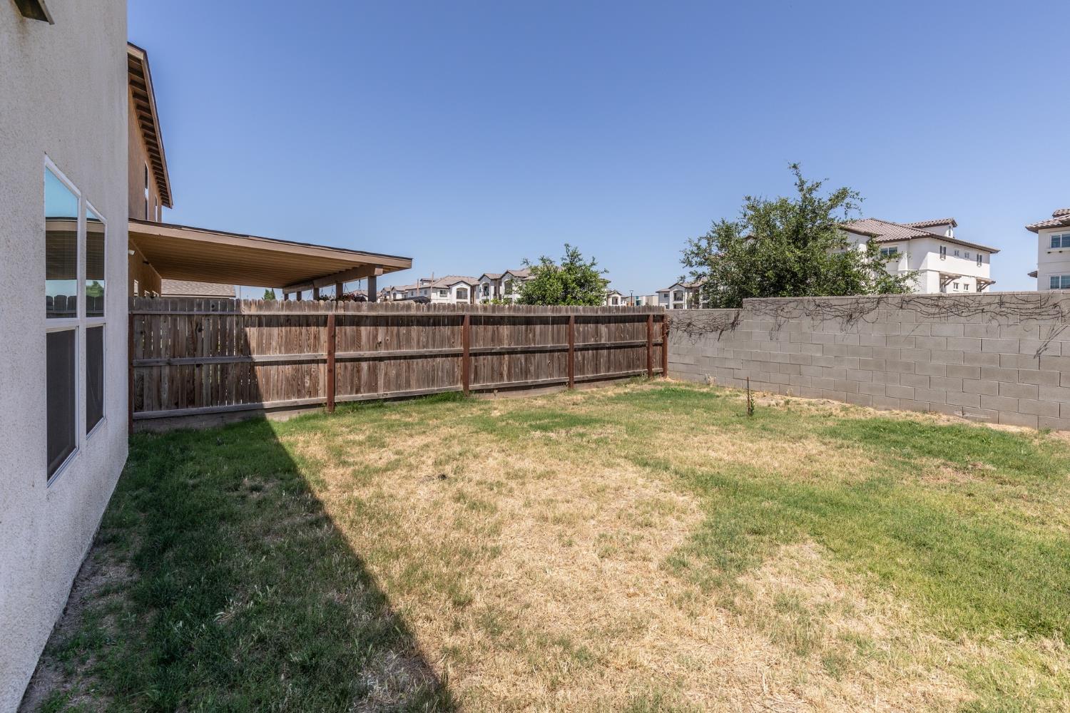 332 E Porter Ave, Visalia, CA 93291