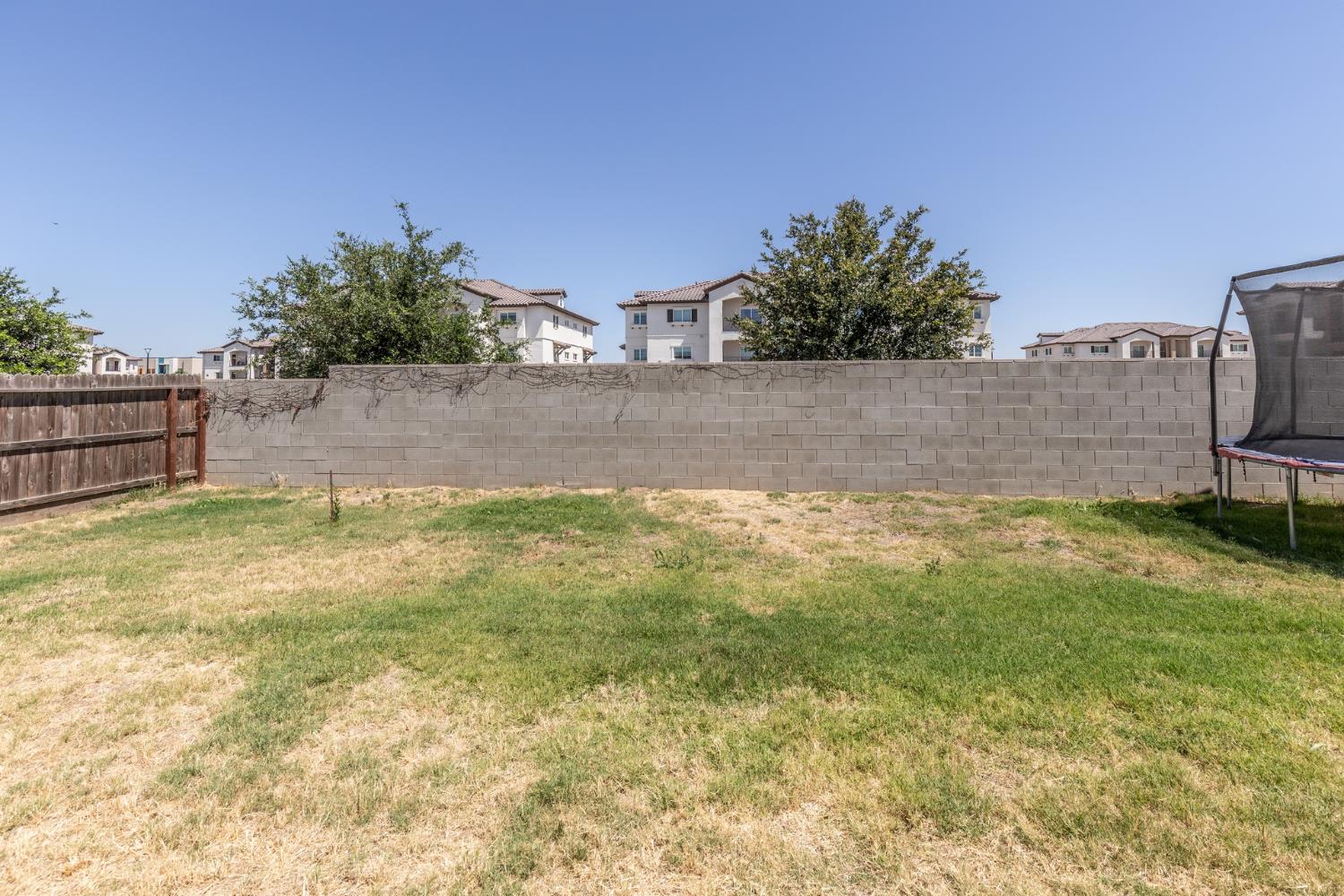332 E Porter Ave, Visalia, CA 93291