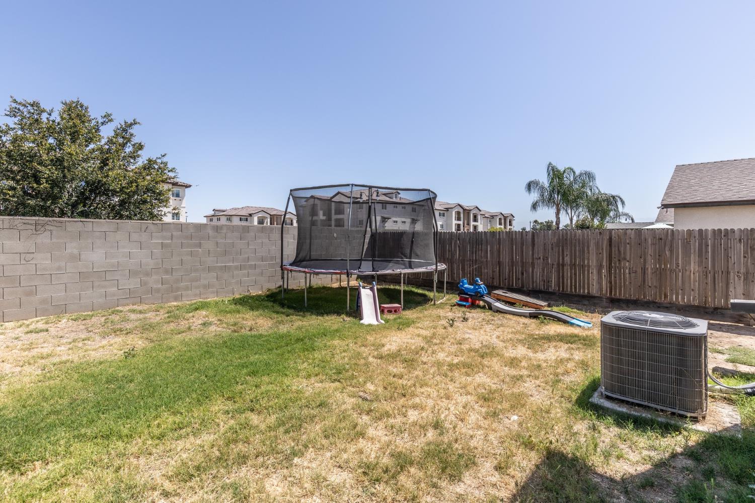 332 E Porter Ave, Visalia, CA 93291