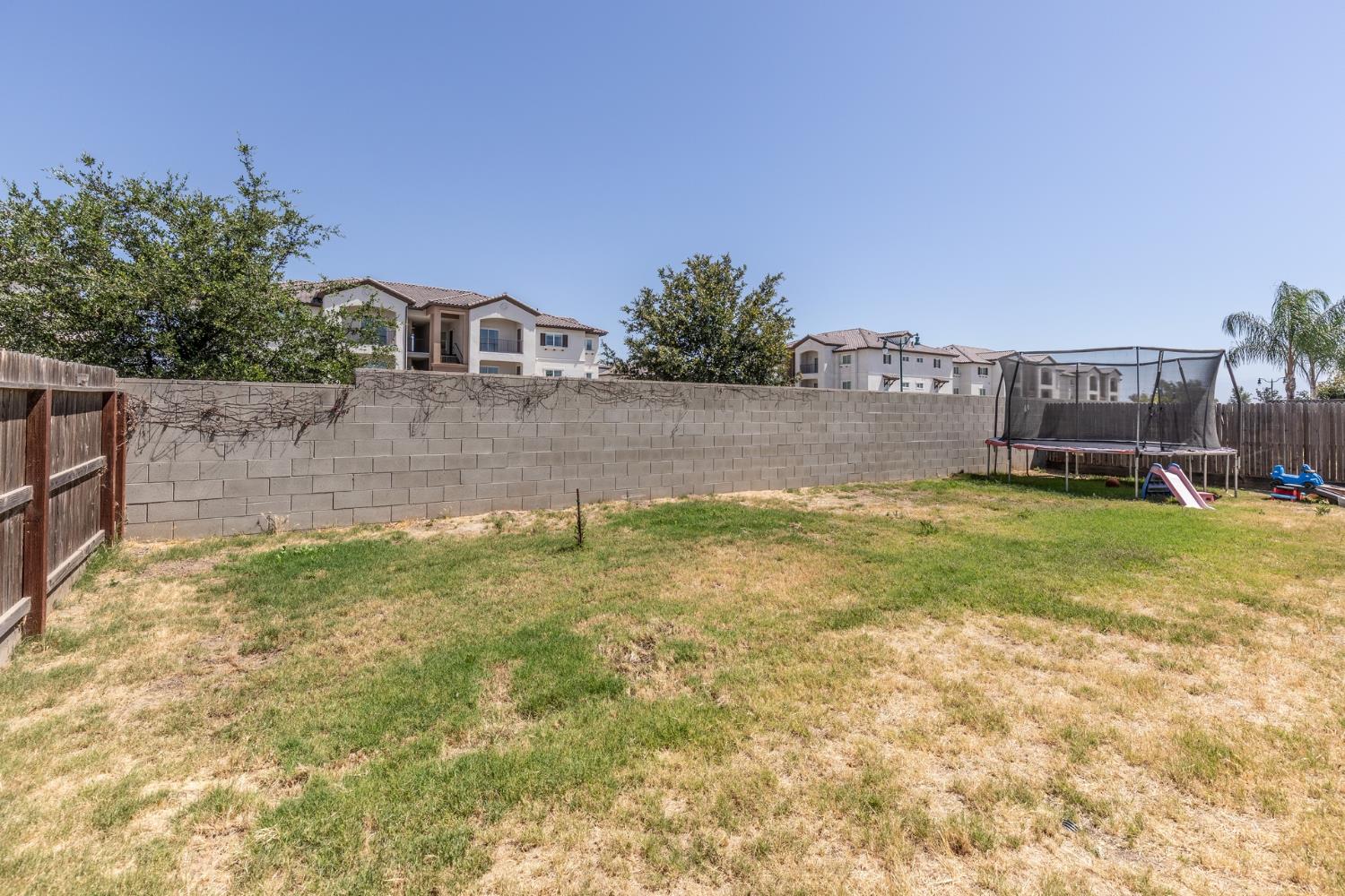 332 E Porter Ave, Visalia, CA 93291