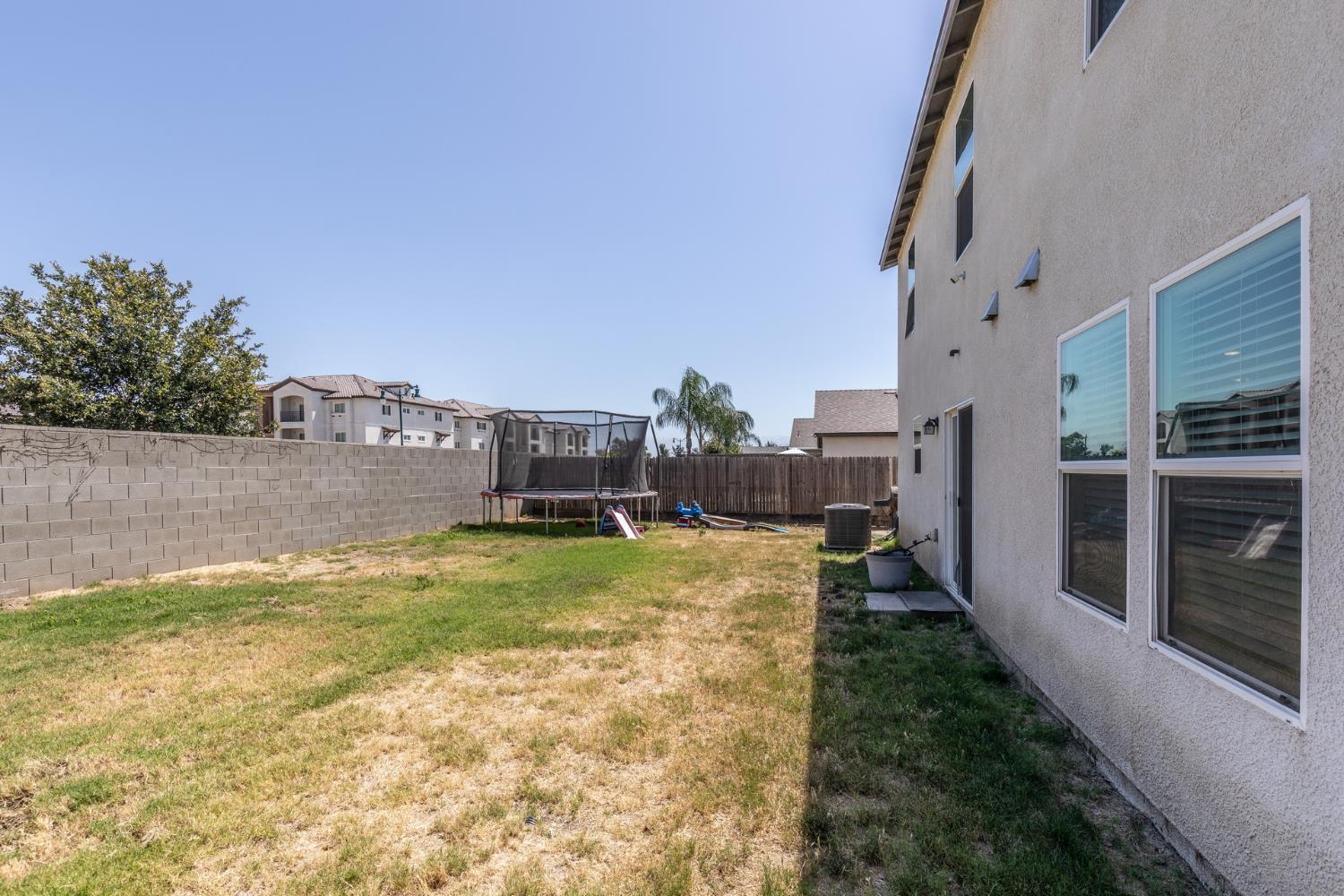 332 E Porter Ave, Visalia, CA 93291