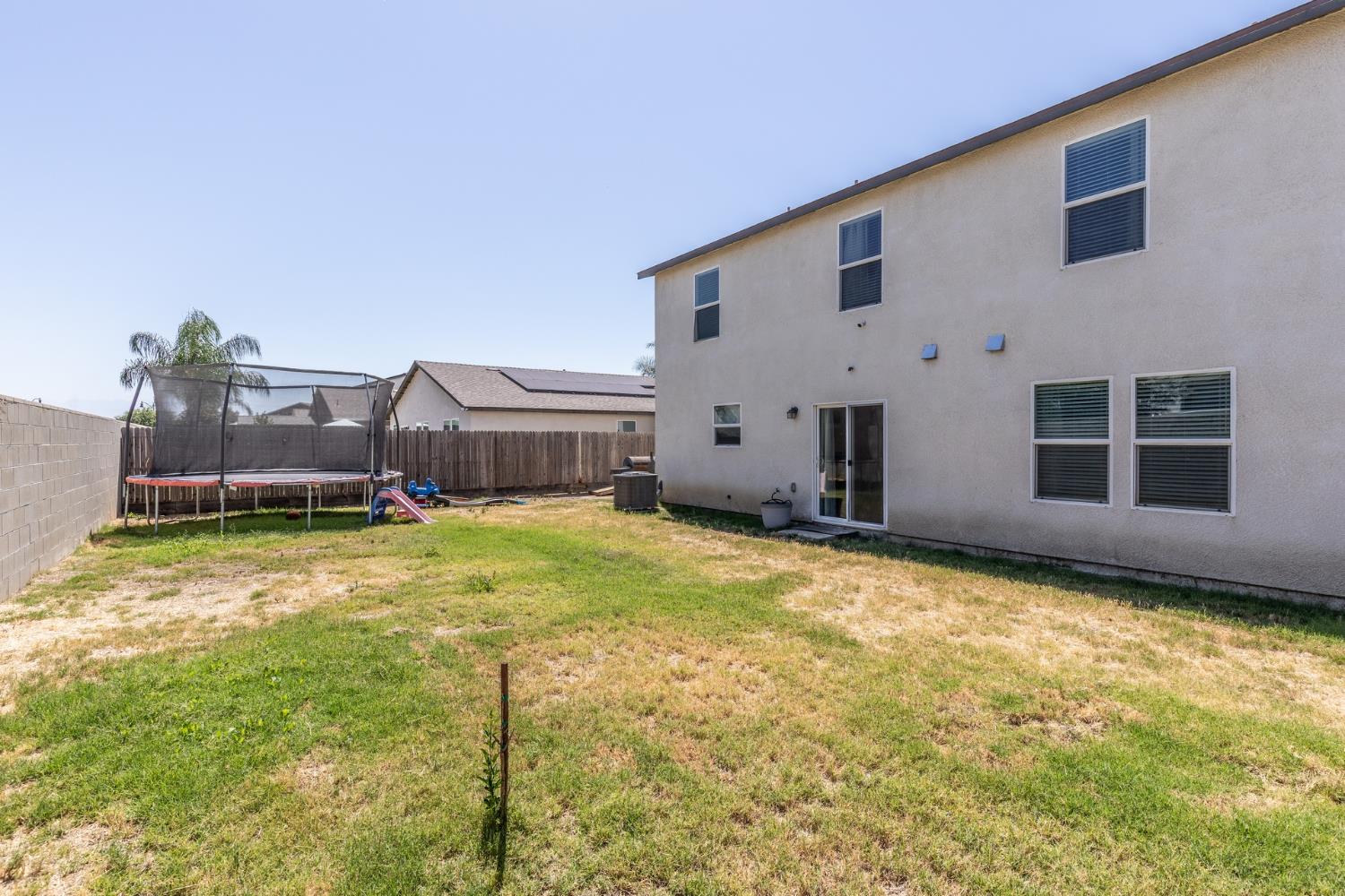 332 E Porter Ave, Visalia, CA 93291