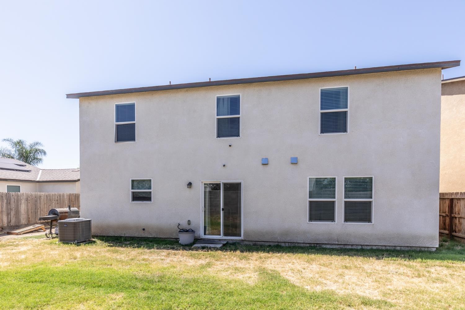 332 E Porter Ave, Visalia, CA 93291