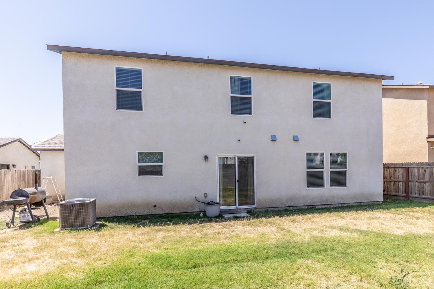 332 E Porter Ave, Visalia, CA 93291