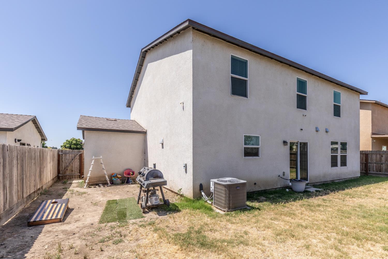 332 E Porter Ave, Visalia, CA 93291